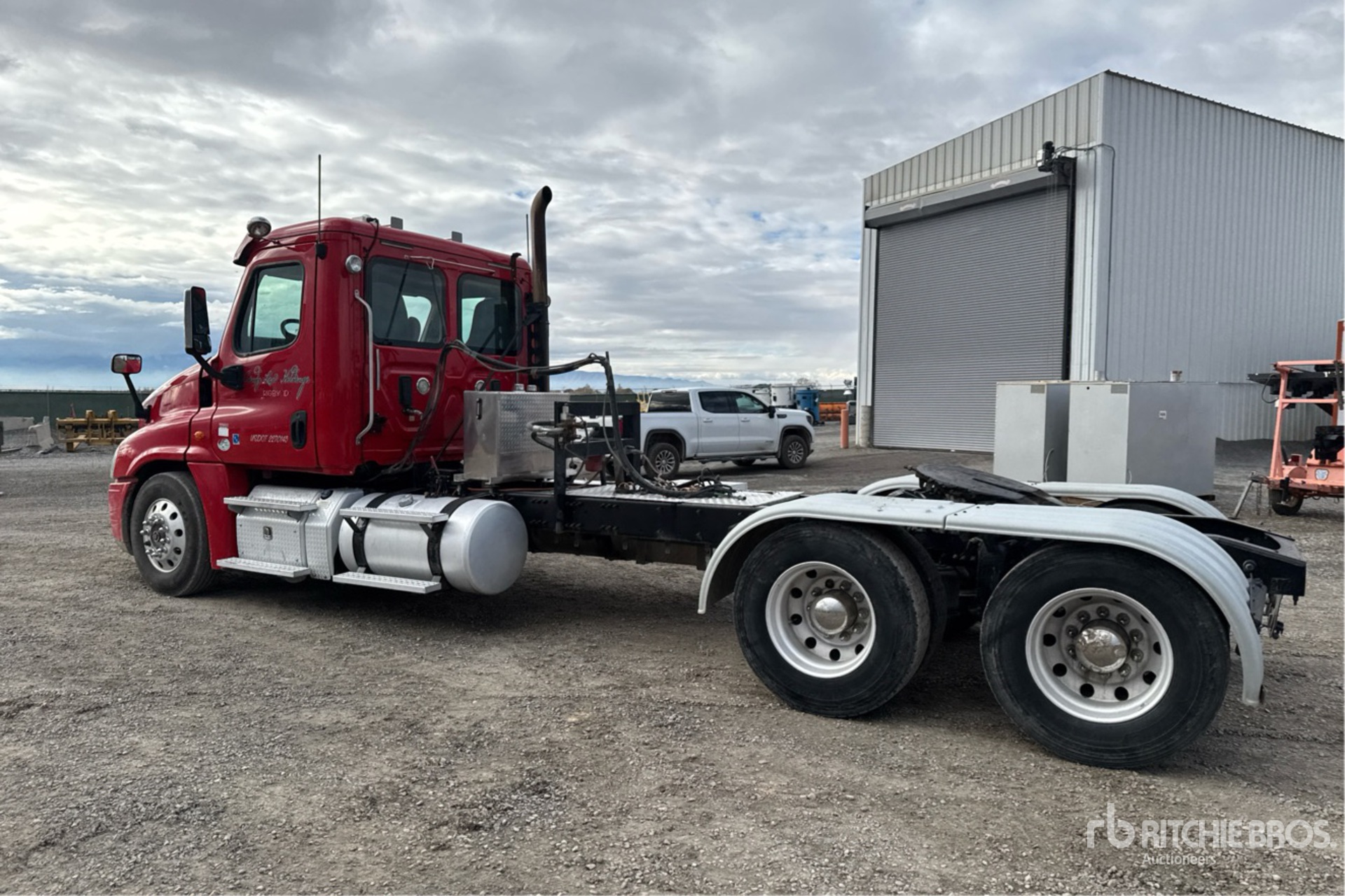 General Appearance with Foto, angolo posteriore sinistro