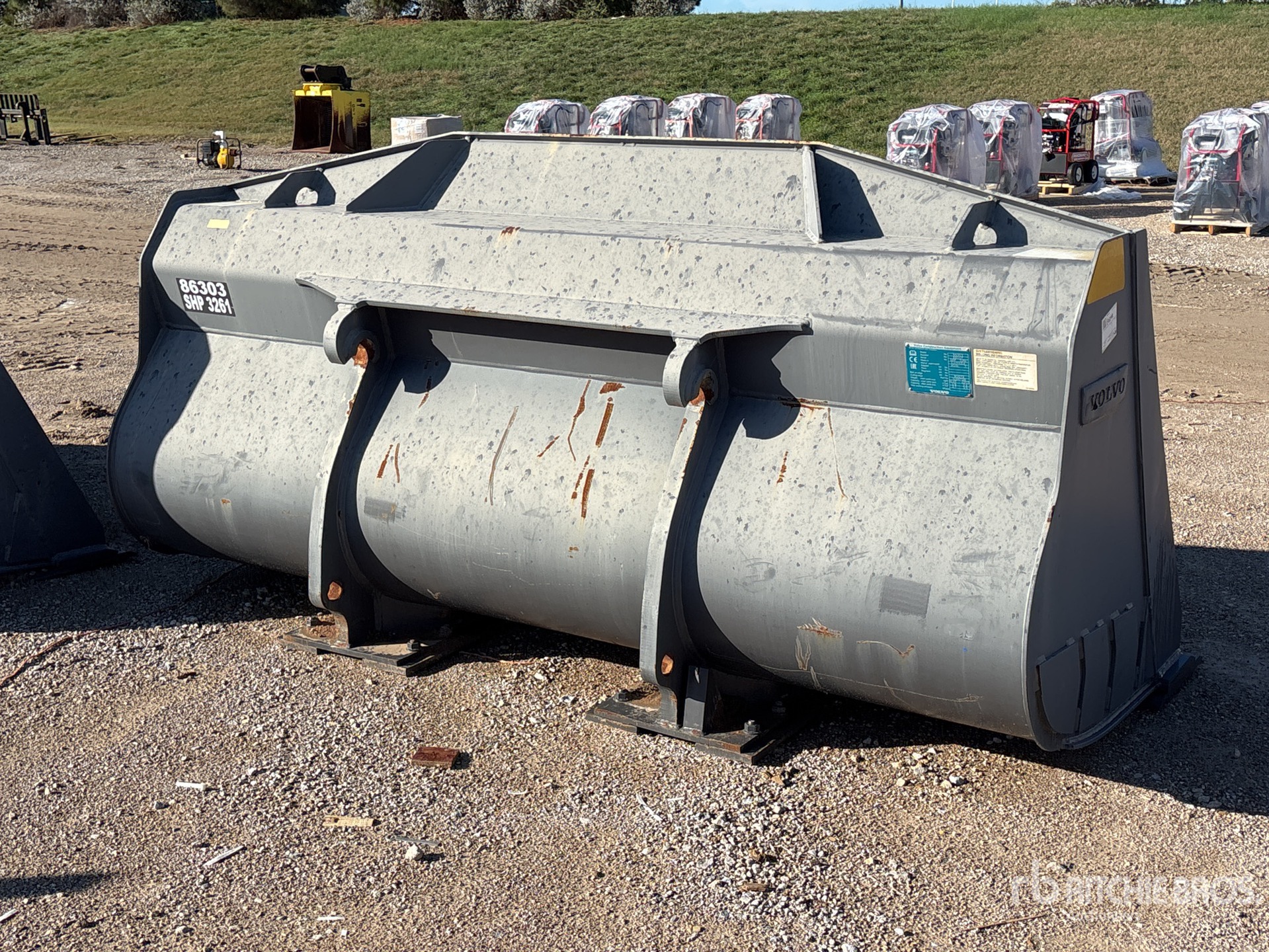 General Appearance with Picture, Right Rear Corner