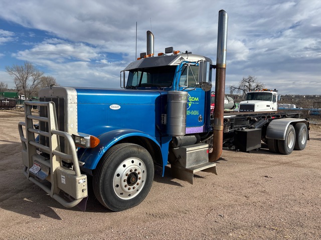 1995 Peterbilt 379 6x4 Roll-Off Truck