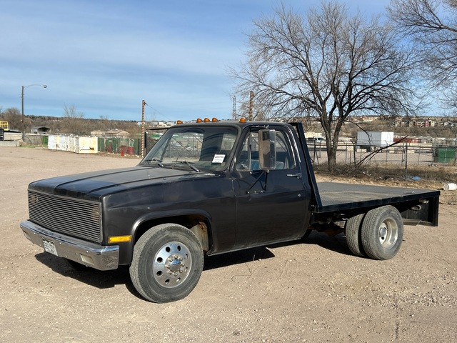 1982 GMC C3500 4x2 Flatbed Truck