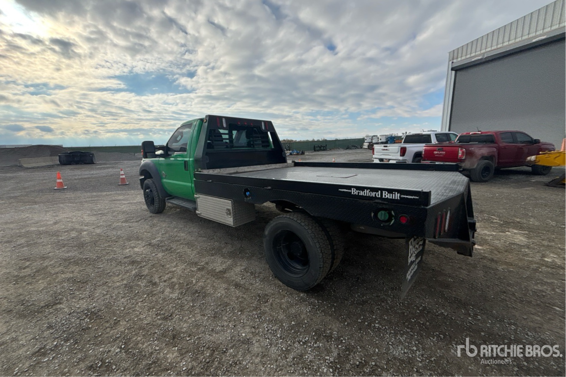 Aspect général with Image, coin arrière gauche