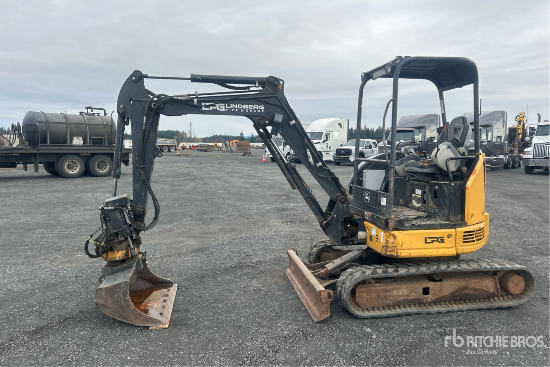 General Appearance with Picture, Left Front Corner