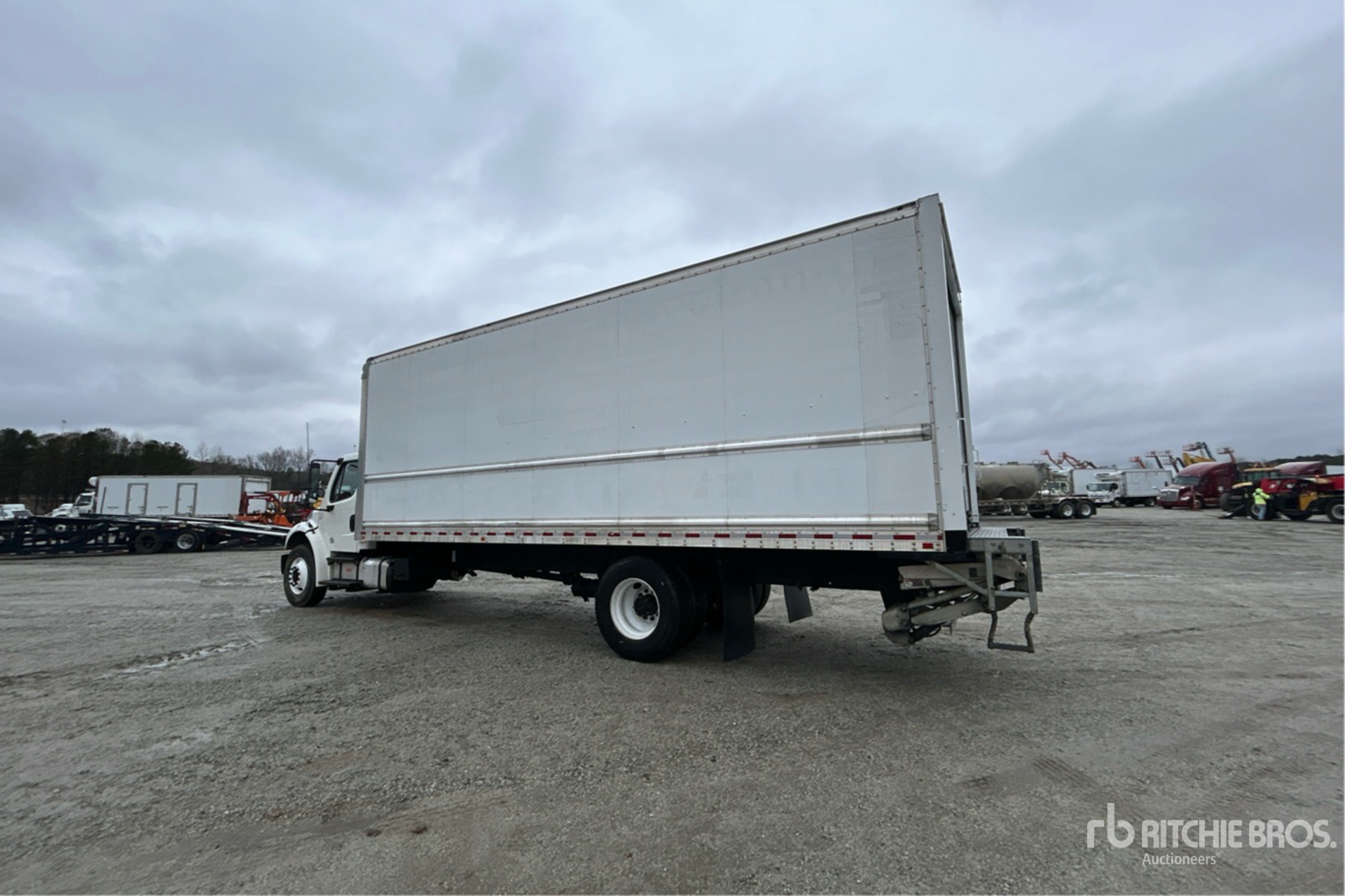 General Appearance with Bild, Ecke hinten links