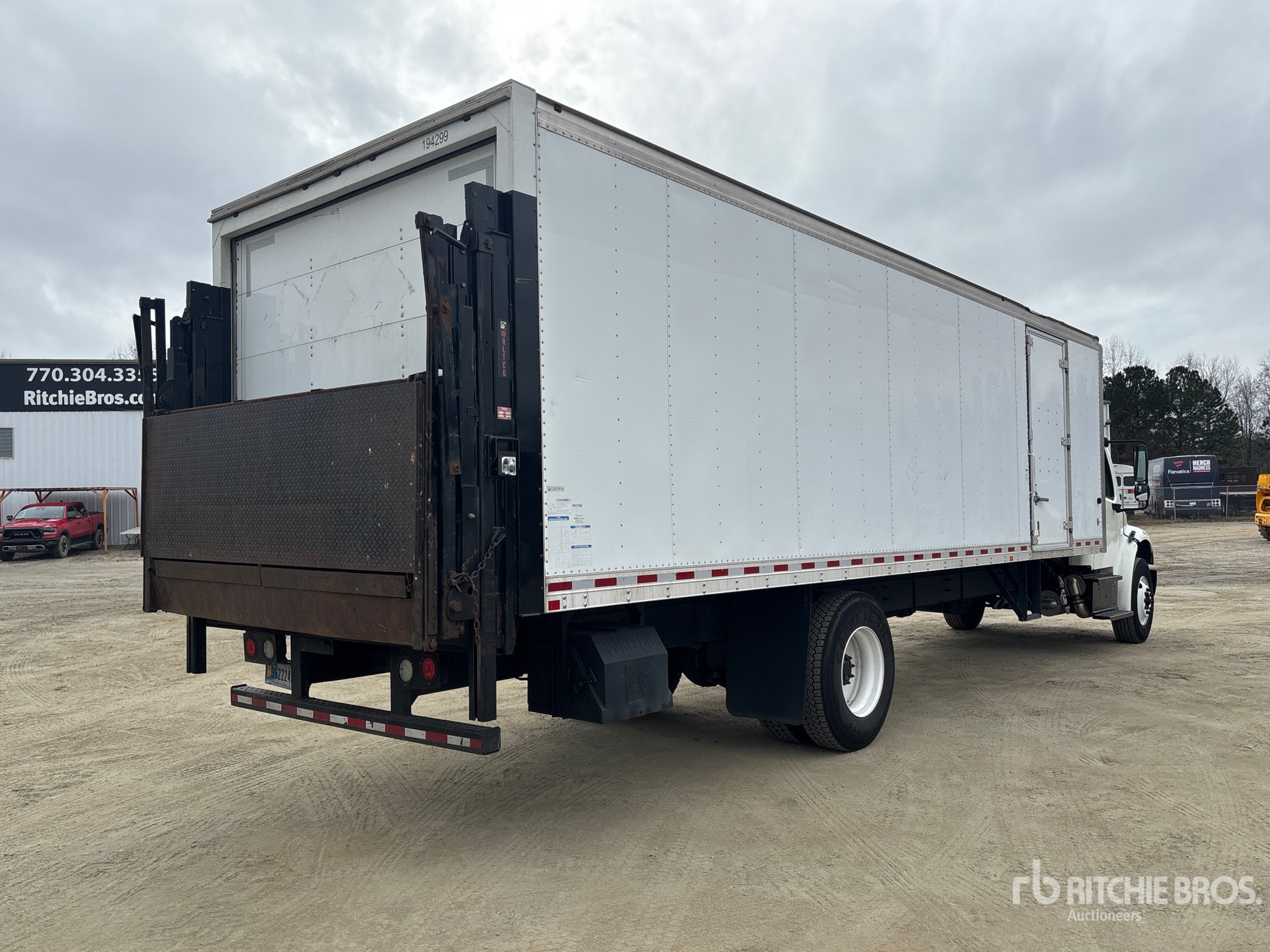 Aspect général with Image, coin arrière droit