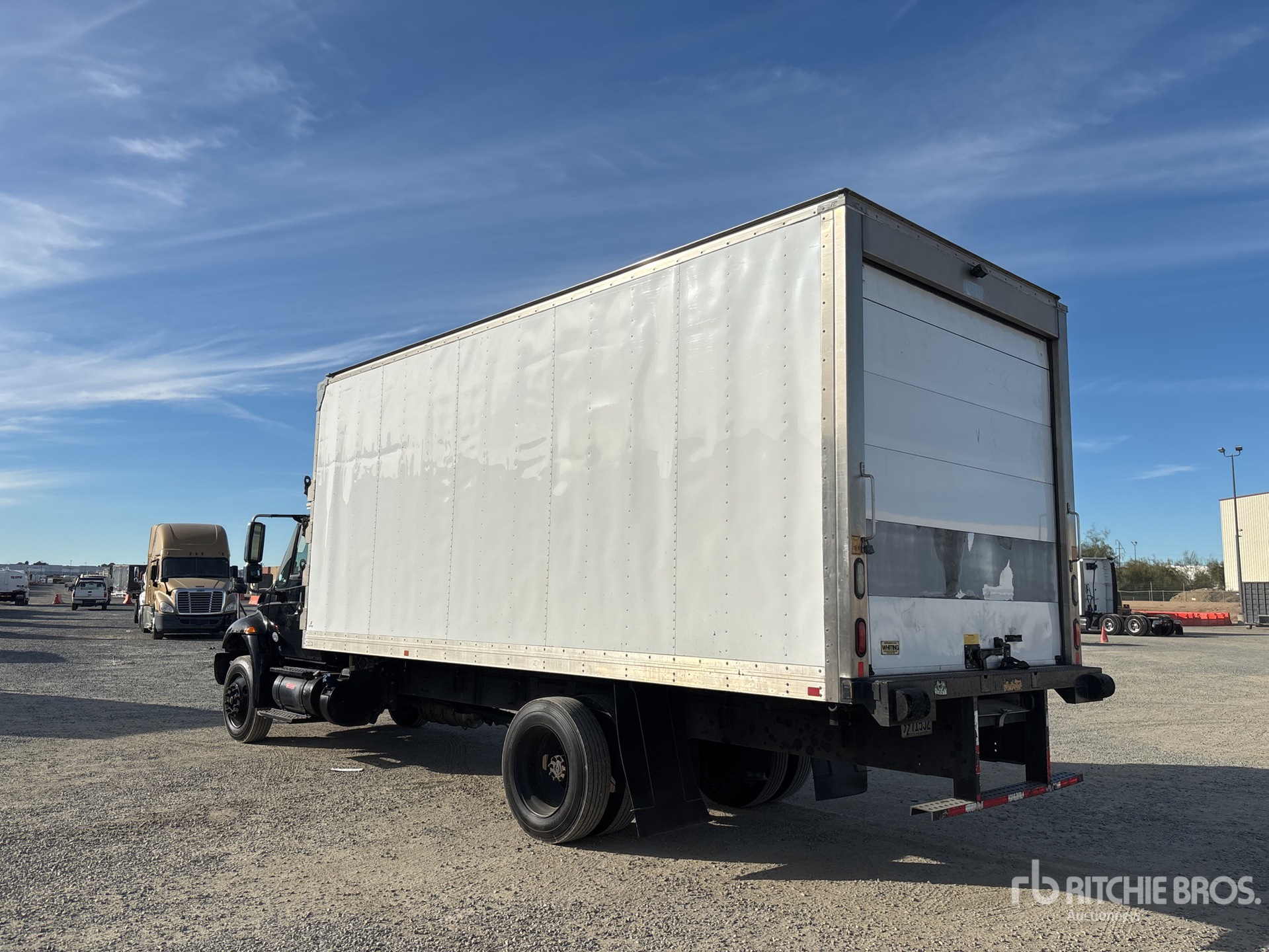 General Appearance with Bild, Ecke hinten links