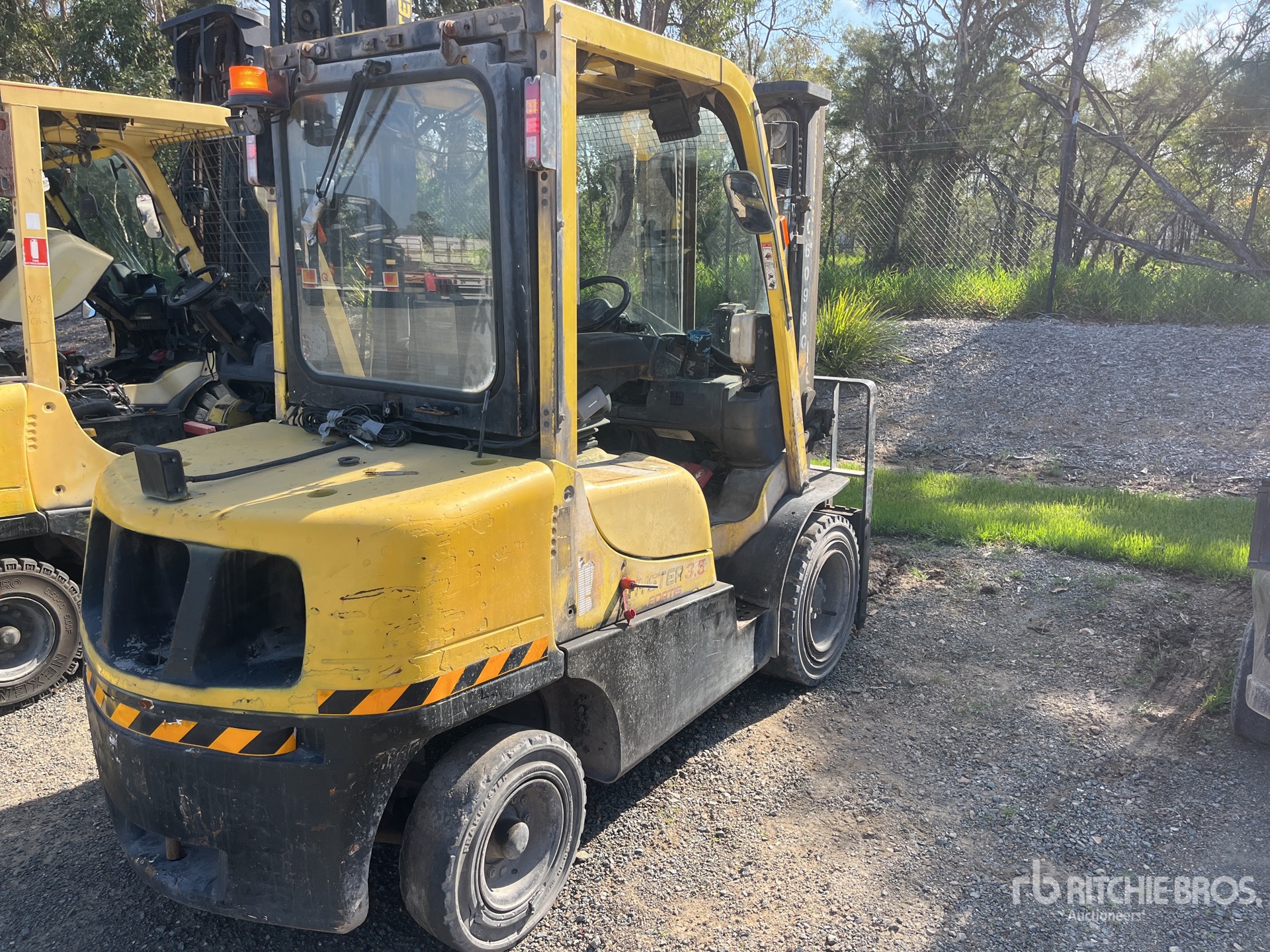 General Appearance with Imagen: esquina trasera derecha