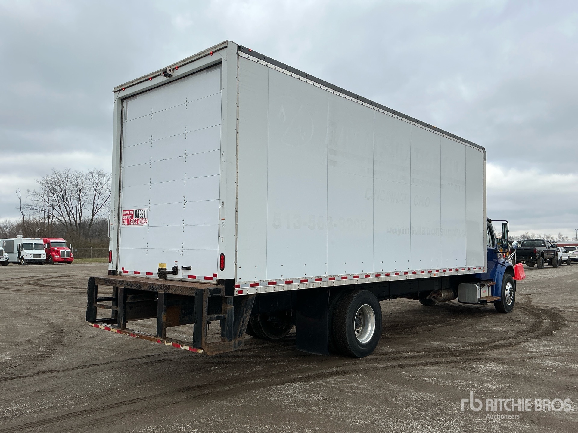 Aspect général with Image, coin arrière droit