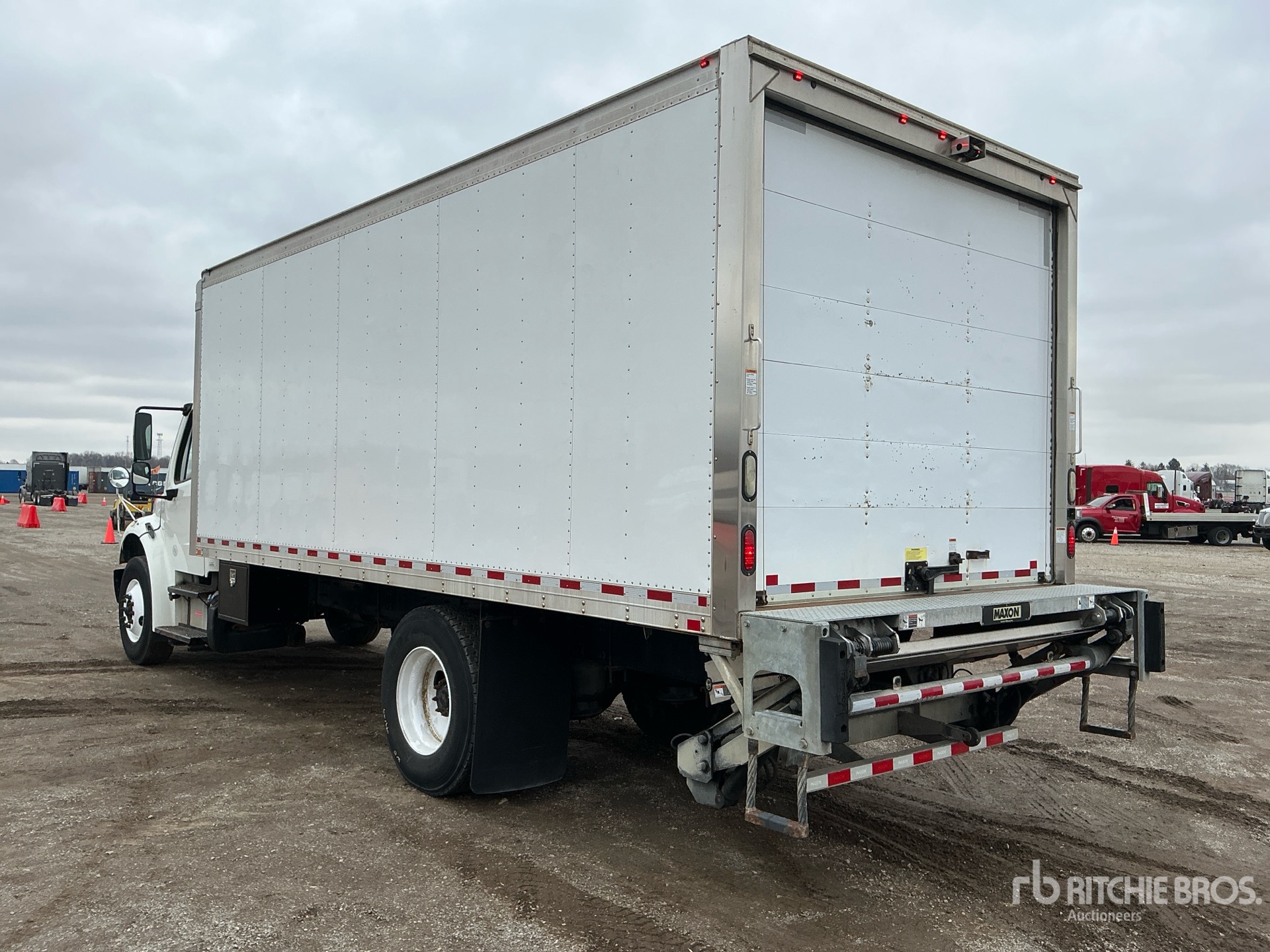 Aspect général with Image, coin arrière gauche