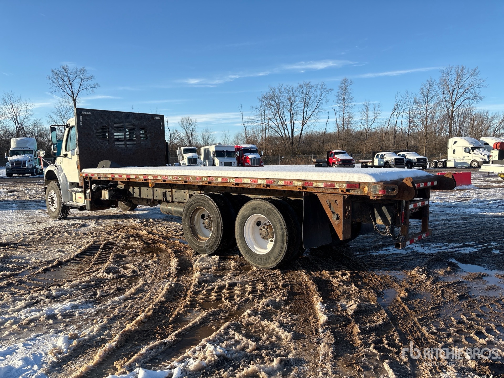 General Appearance with Foto, angolo posteriore sinistro