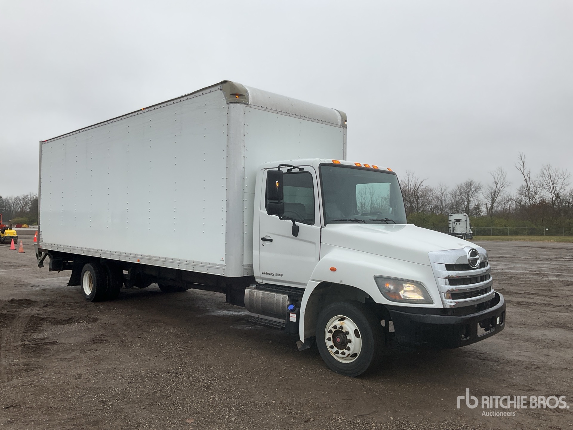 General Appearance with Bild, Ecke vorne rechts