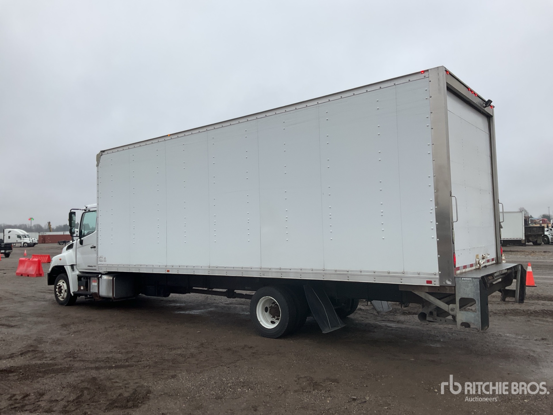 General Appearance with Bild, Ecke hinten links