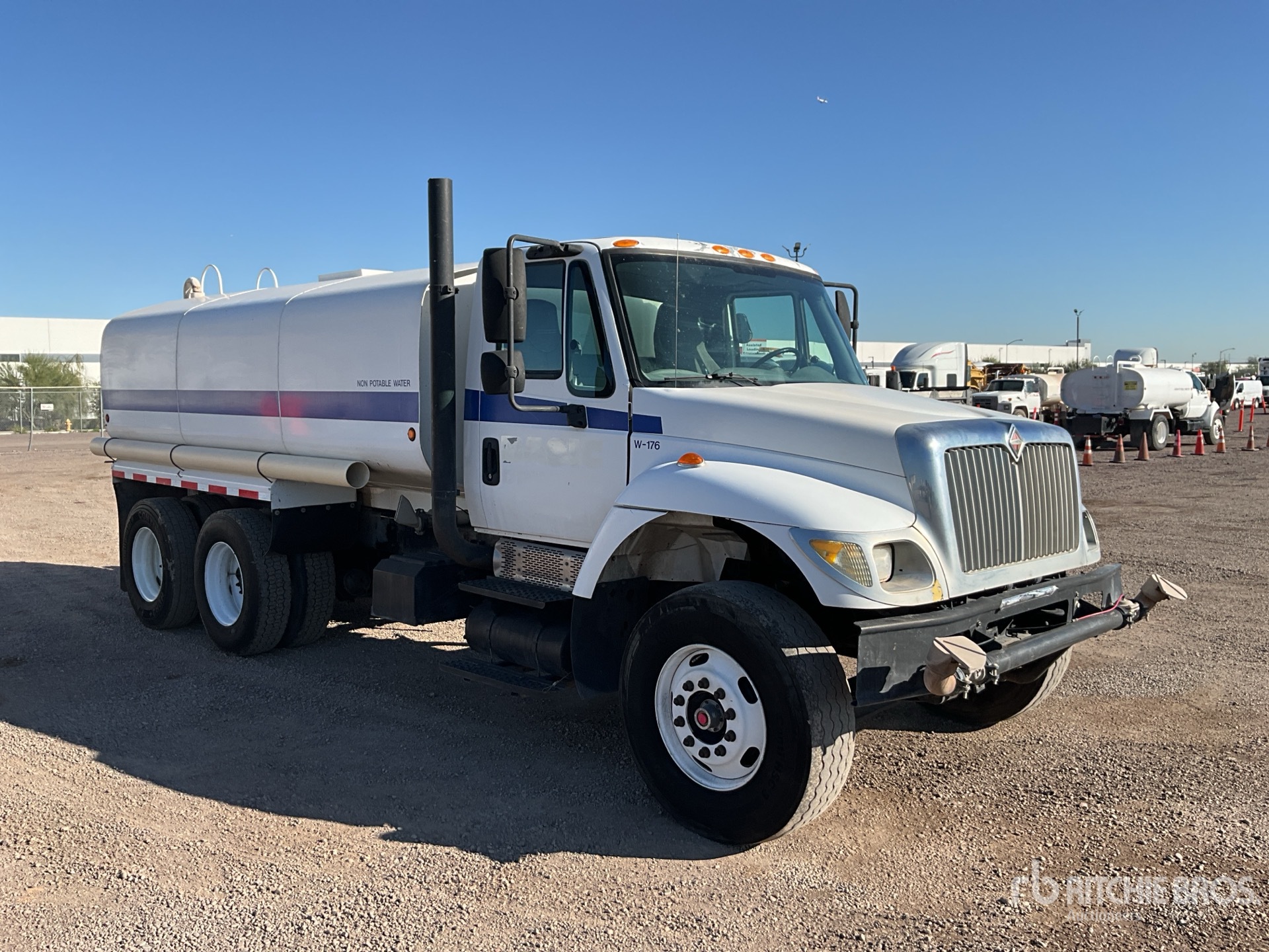 General Appearance with Bild, Ecke vorne rechts