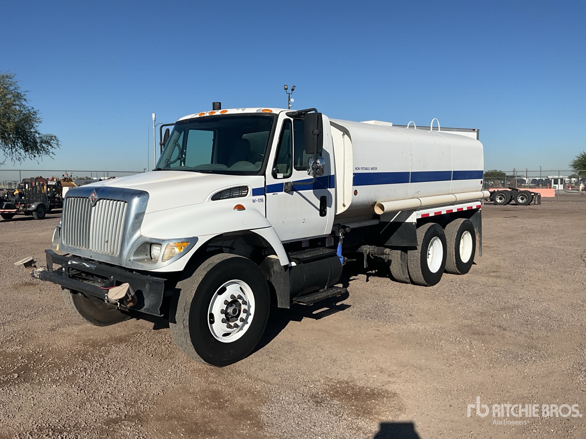 General Appearance with Bild, Ecke vorne links