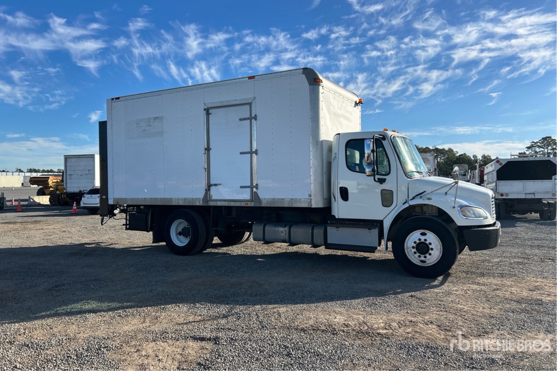 Aspect général with Image, coin avant droit