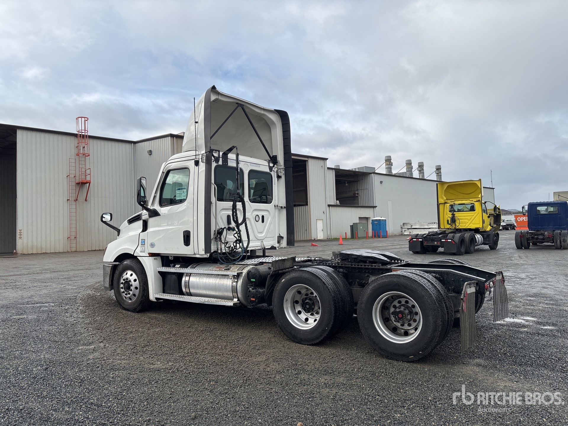 General Appearance with Imagen: esquina trasera izquierda