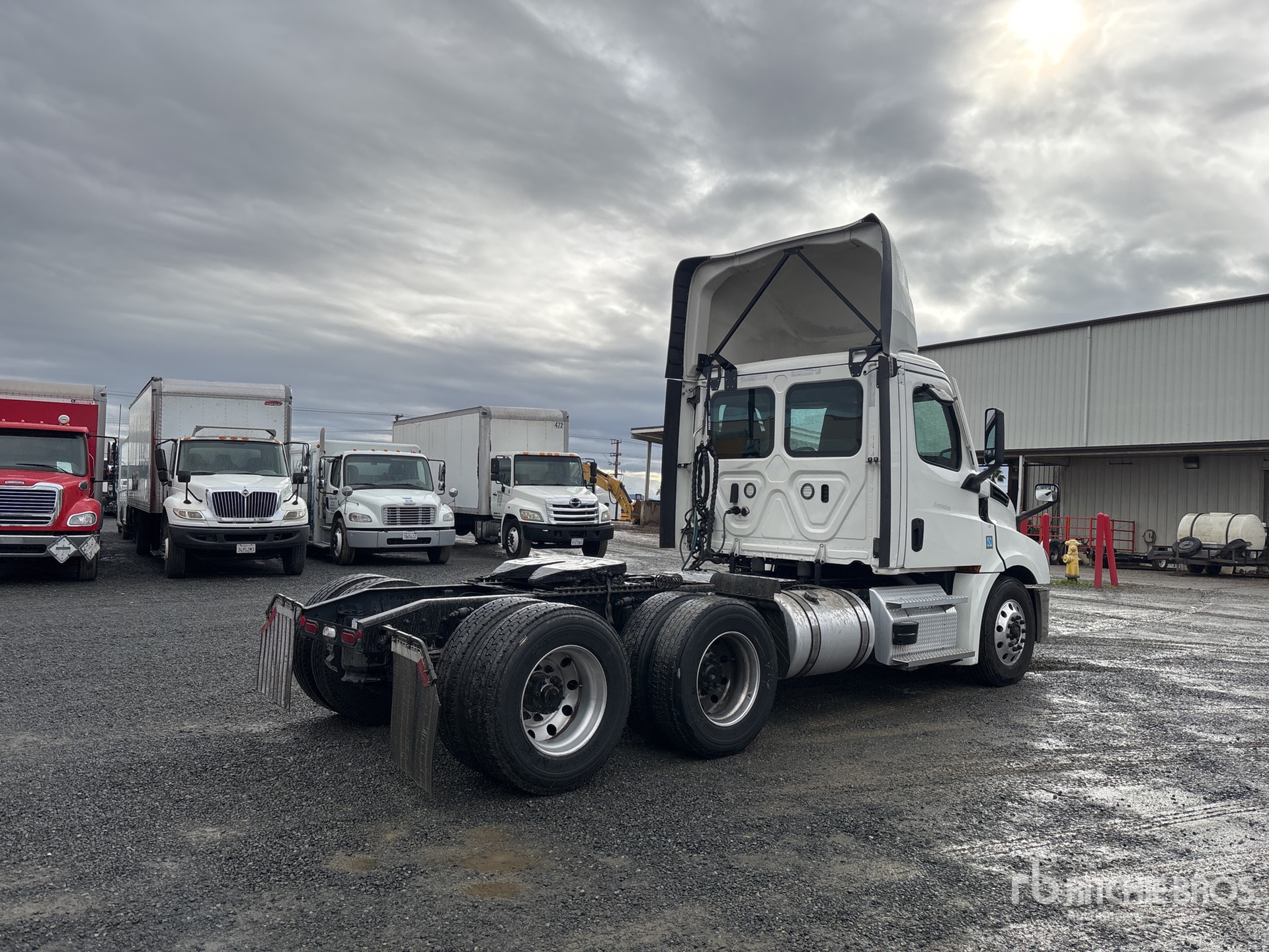 General Appearance with Imagen: esquina trasera derecha