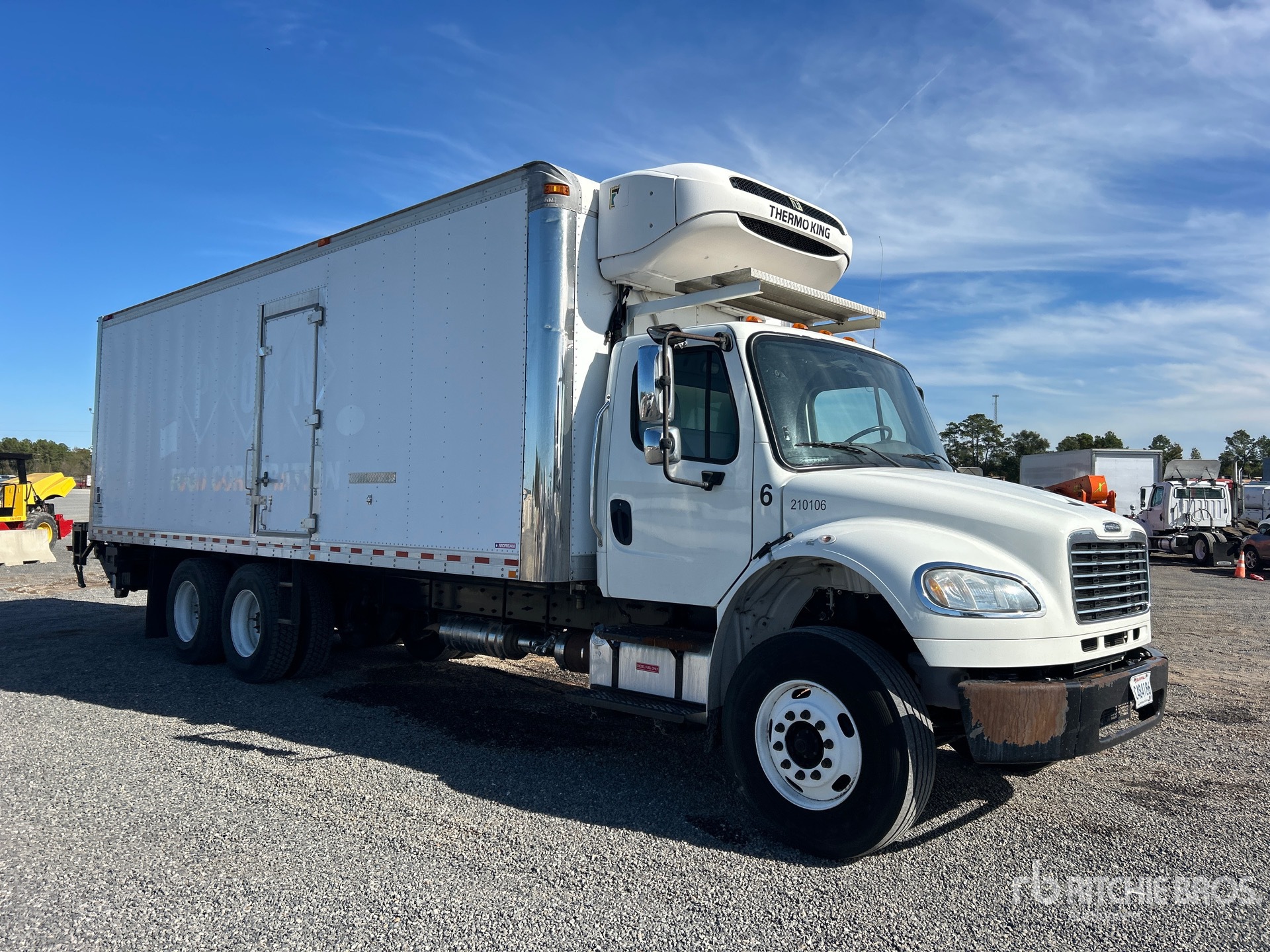 General Appearance with Bild, Ecke vorne rechts