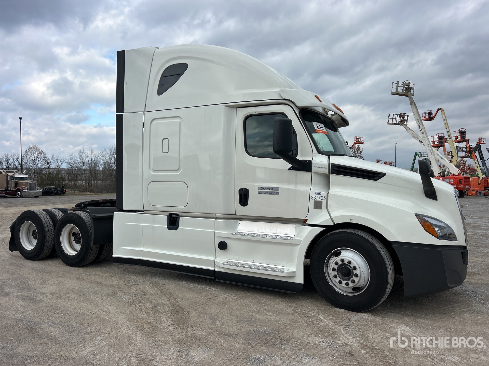 Aspect général with Image, coin avant droit