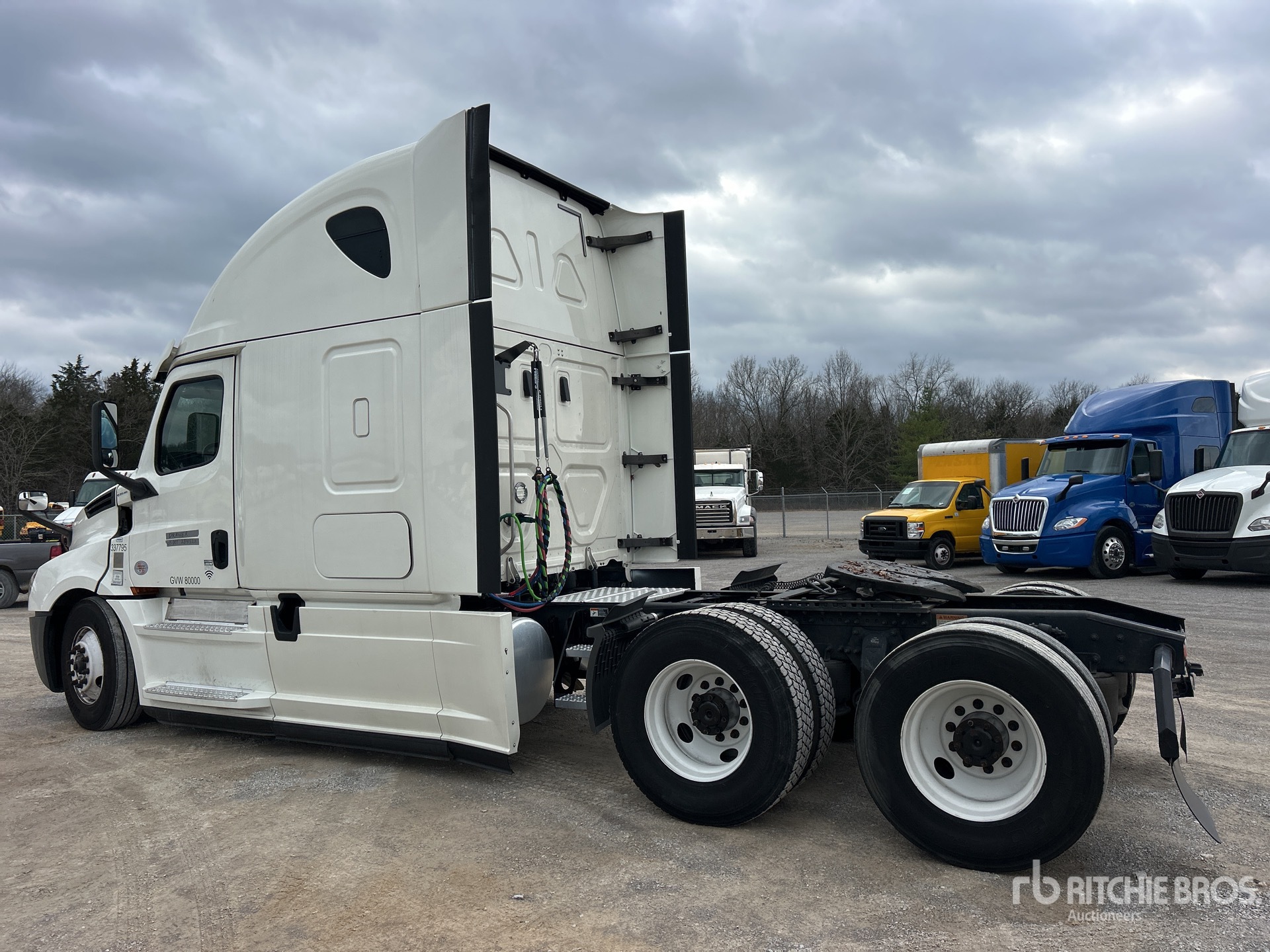 Aspect général with Image, coin arrière gauche