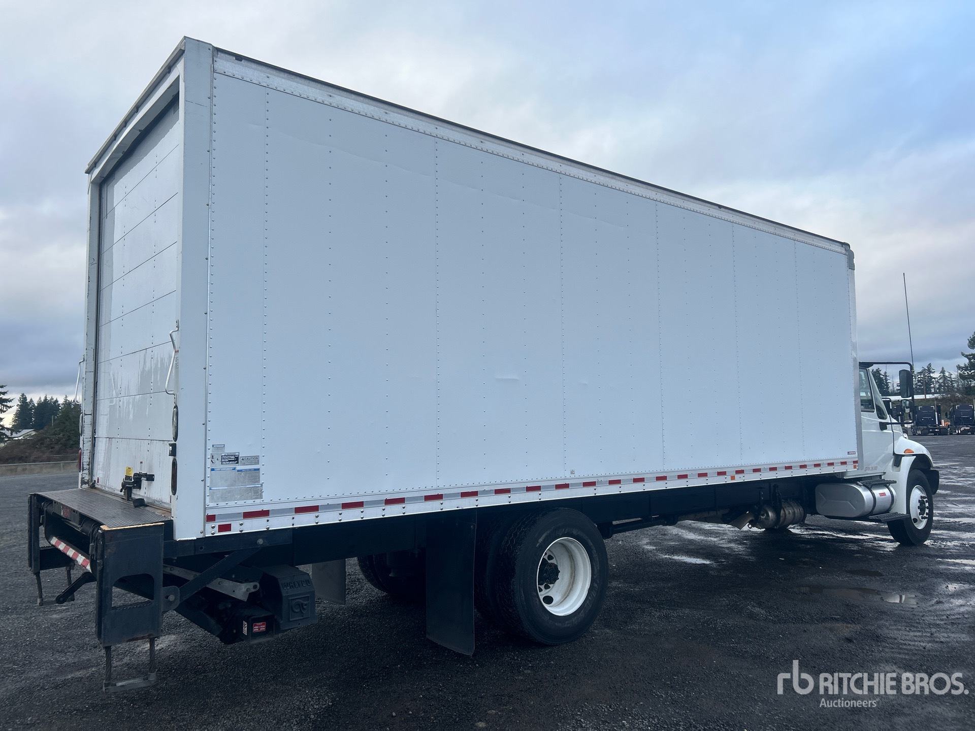 Aspect général with Image, coin arrière droit