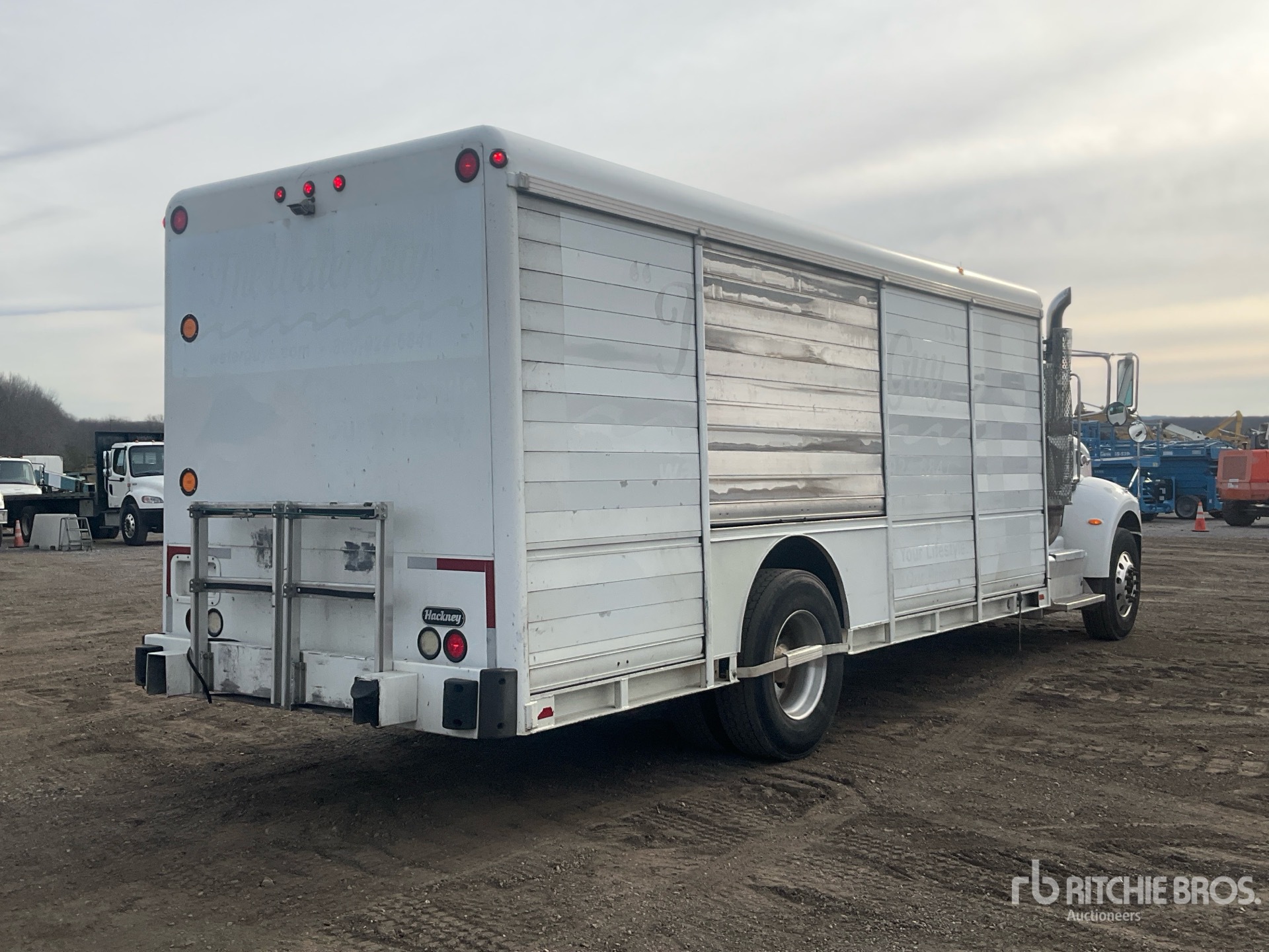 General Appearance with Foto, angolo anteriore sinistro