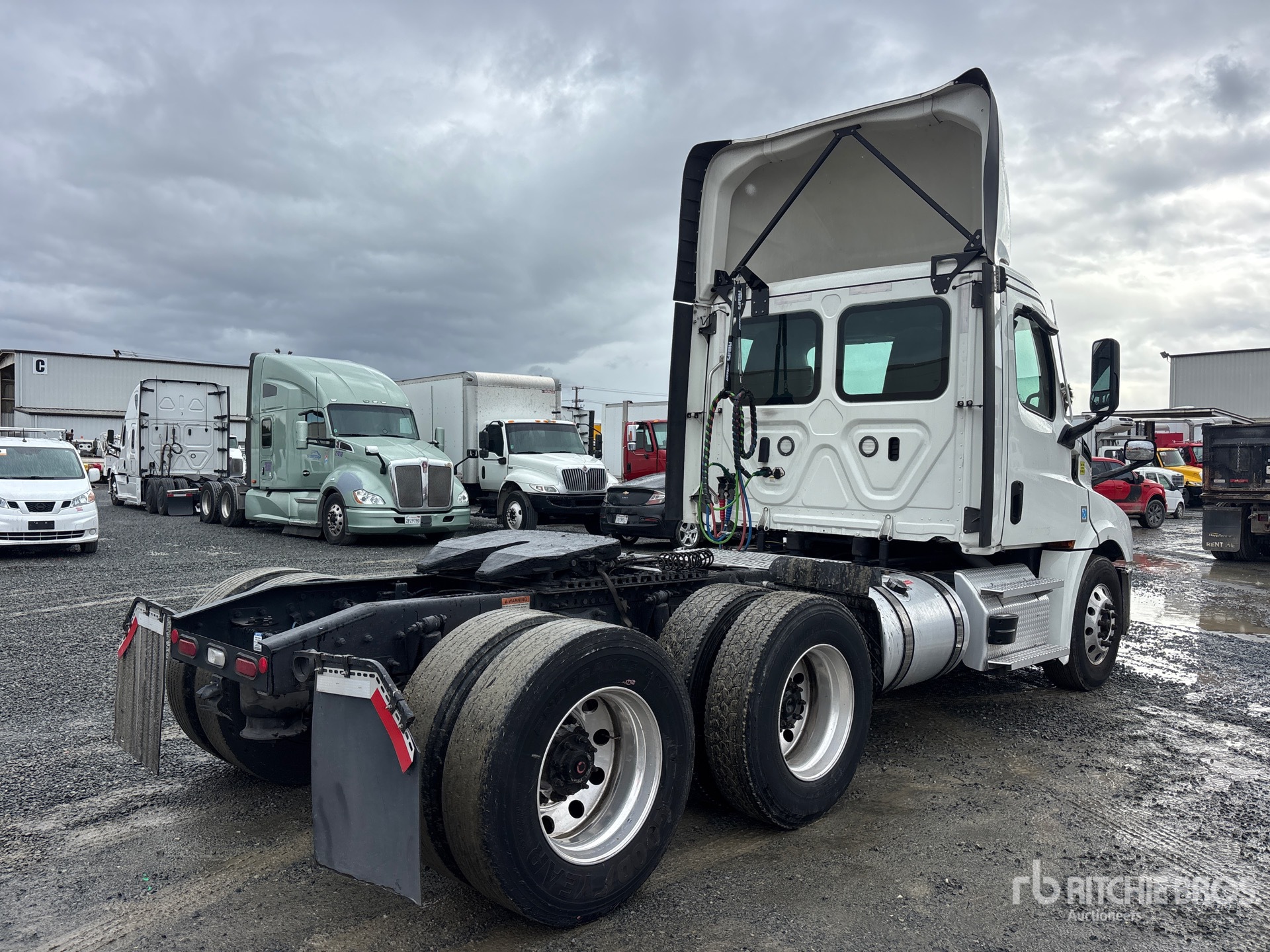 General Appearance with Imagen: esquina trasera derecha