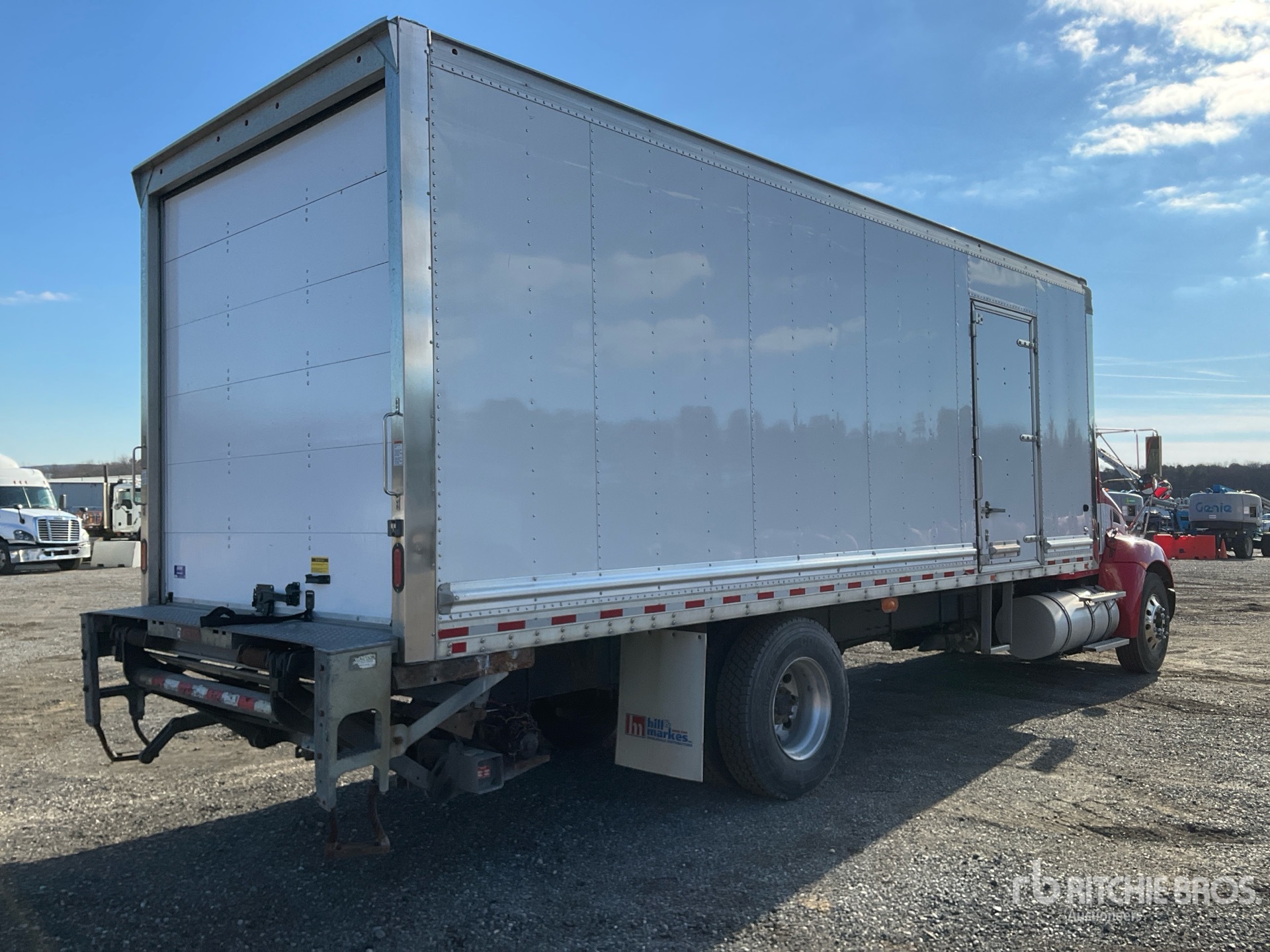 Aspect général with Image, coin arrière droit