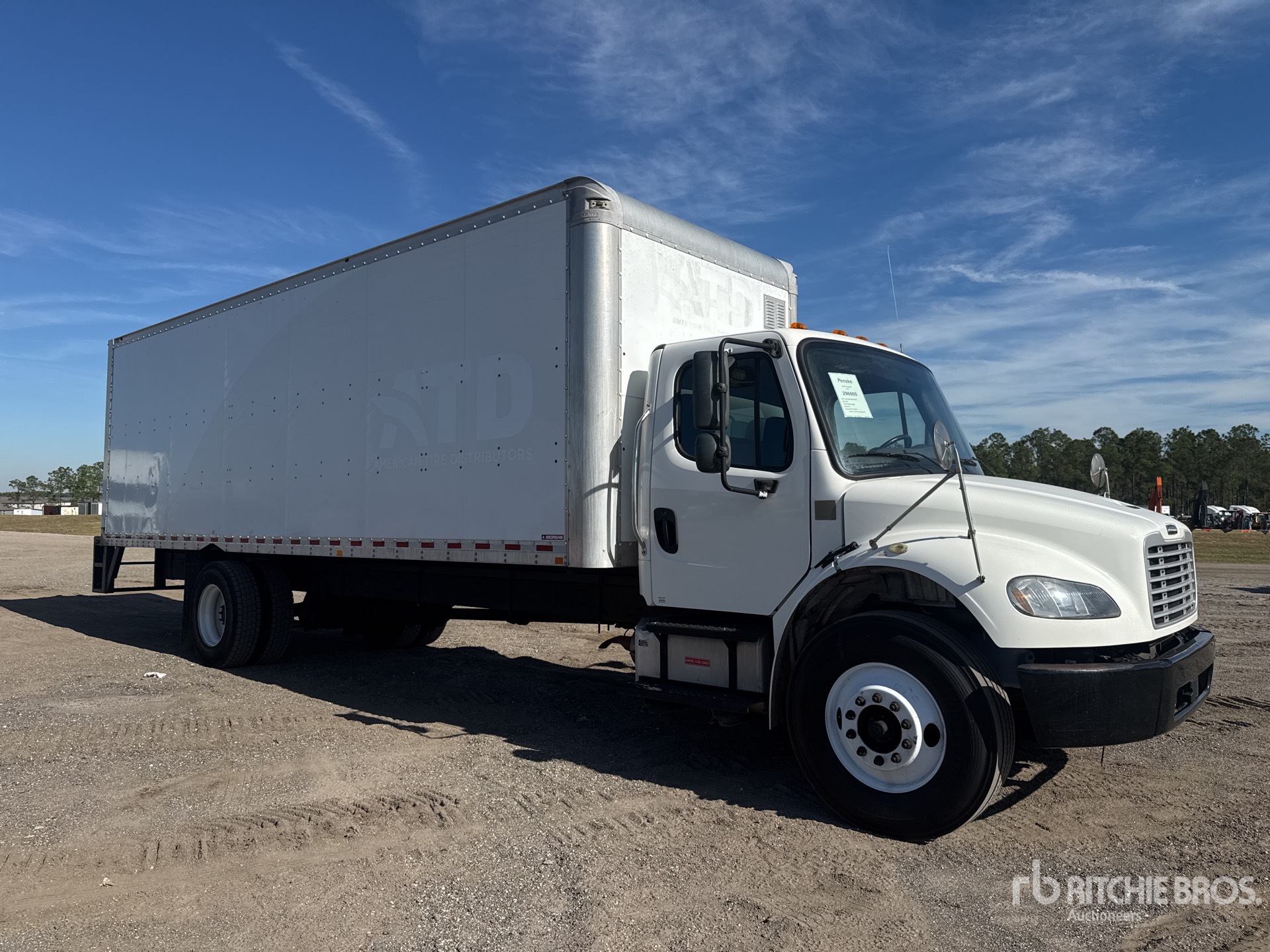 General Appearance with Bild, Ecke vorne rechts