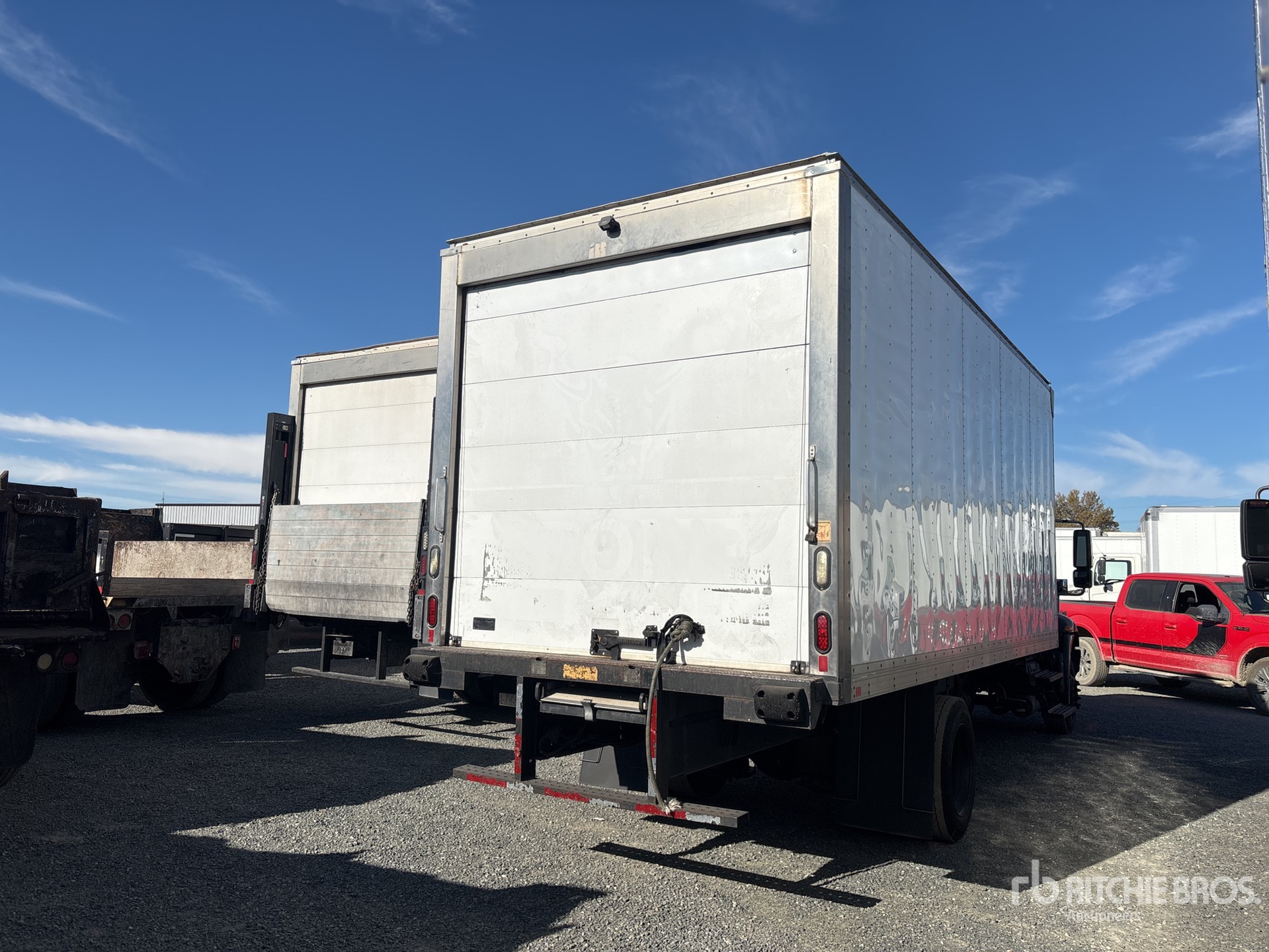 Aspect général with Image, coin arrière droit