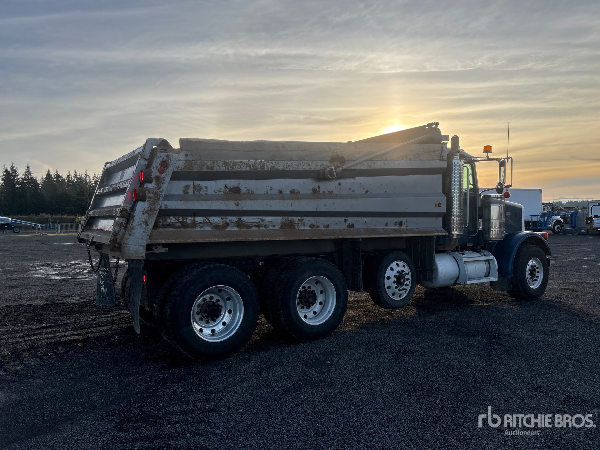 Aspect général with Image, coin arrière droit