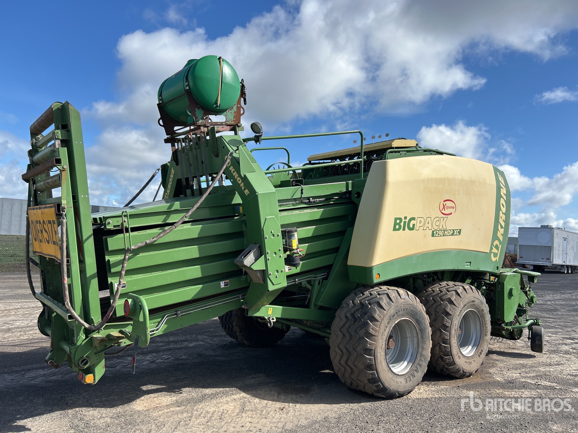 General Appearance with Foto, angolo anteriore sinistro