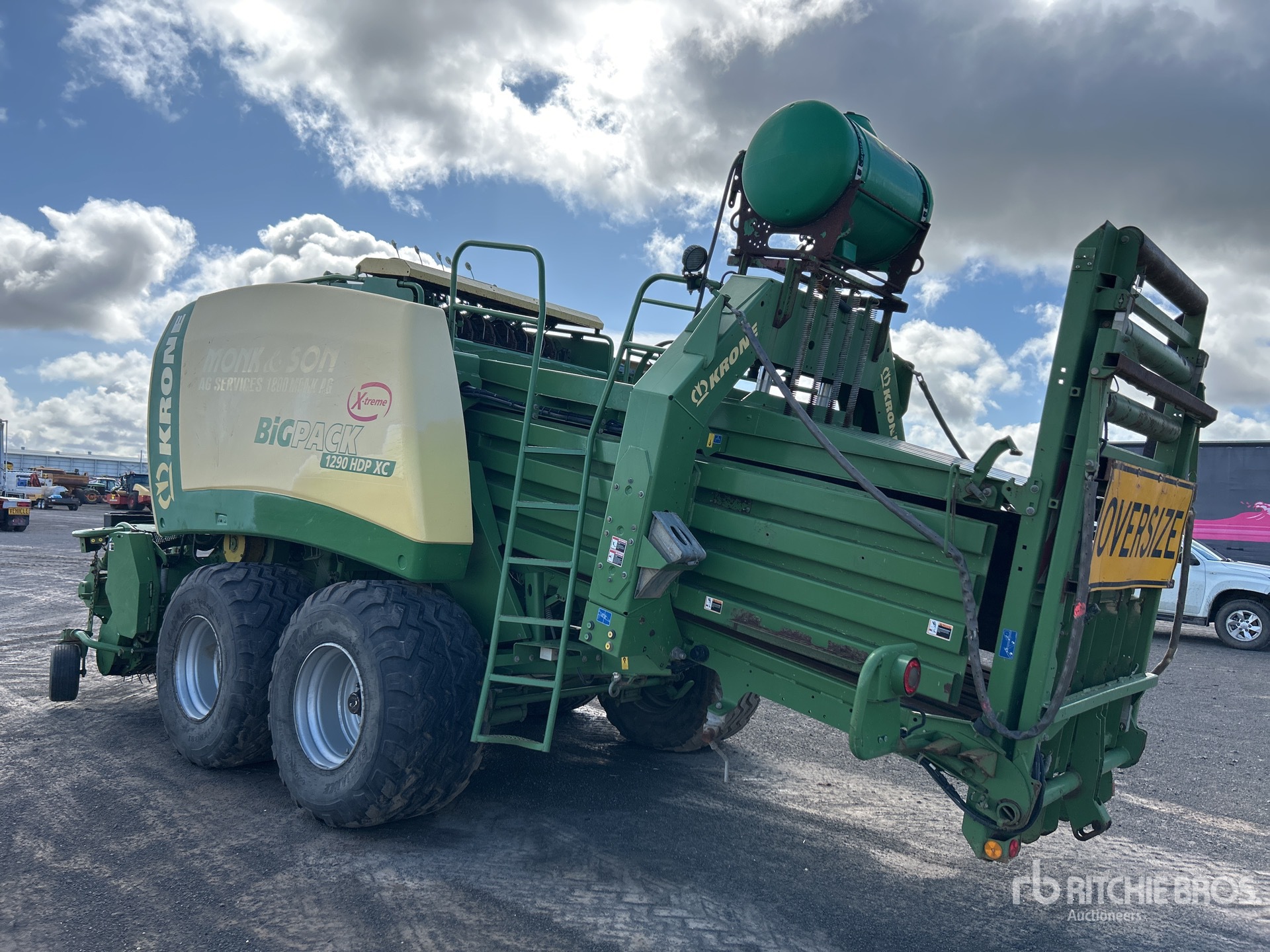 General Appearance with Foto, angolo posteriore sinistro