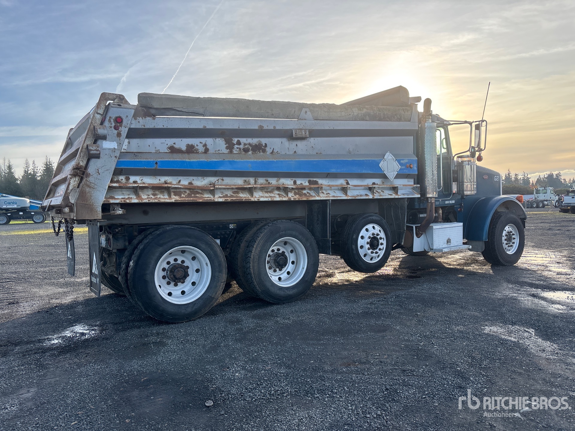 Aspect général with Image, coin arrière droit