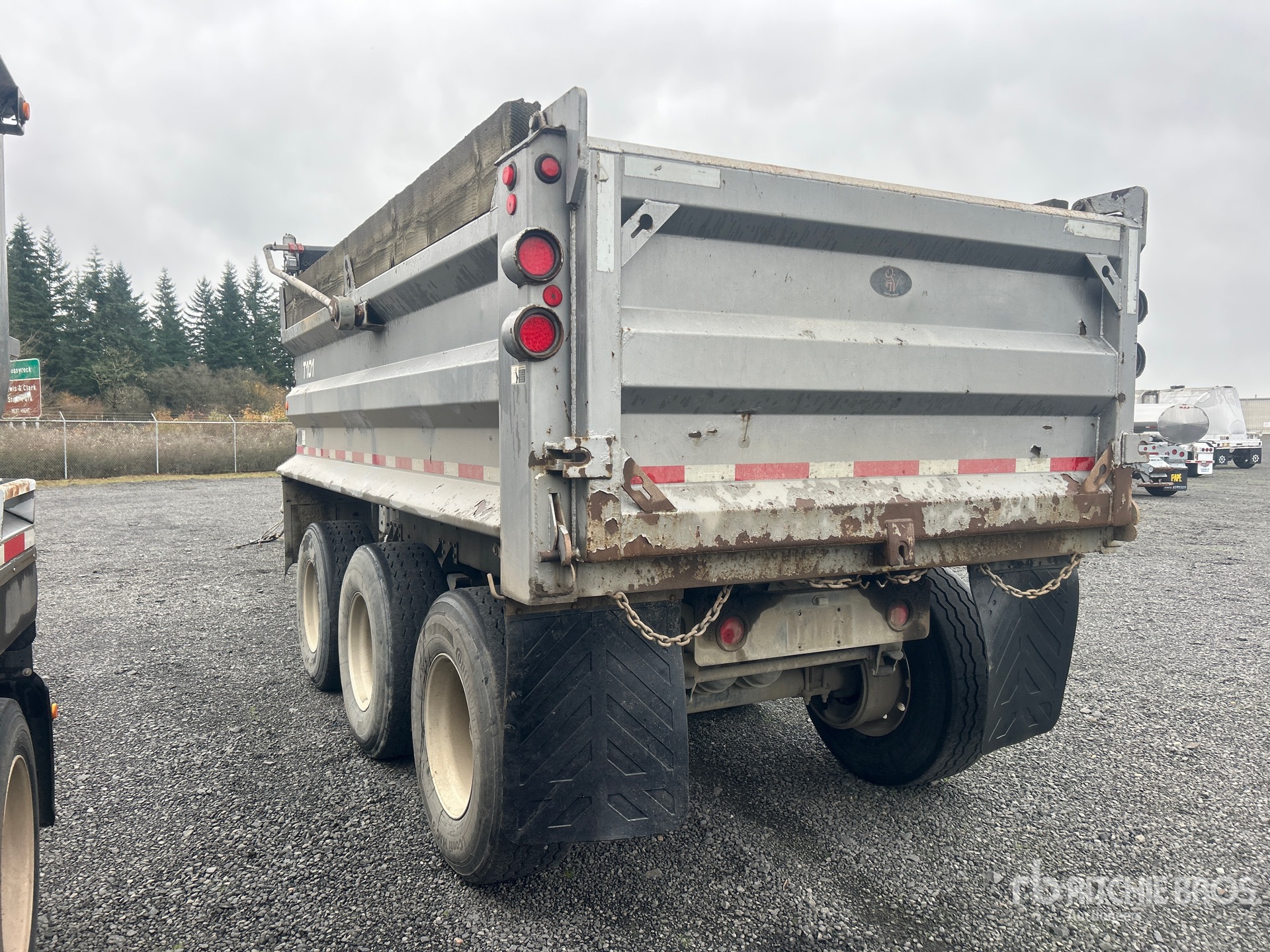 General Appearance with Foto, angolo posteriore sinistro