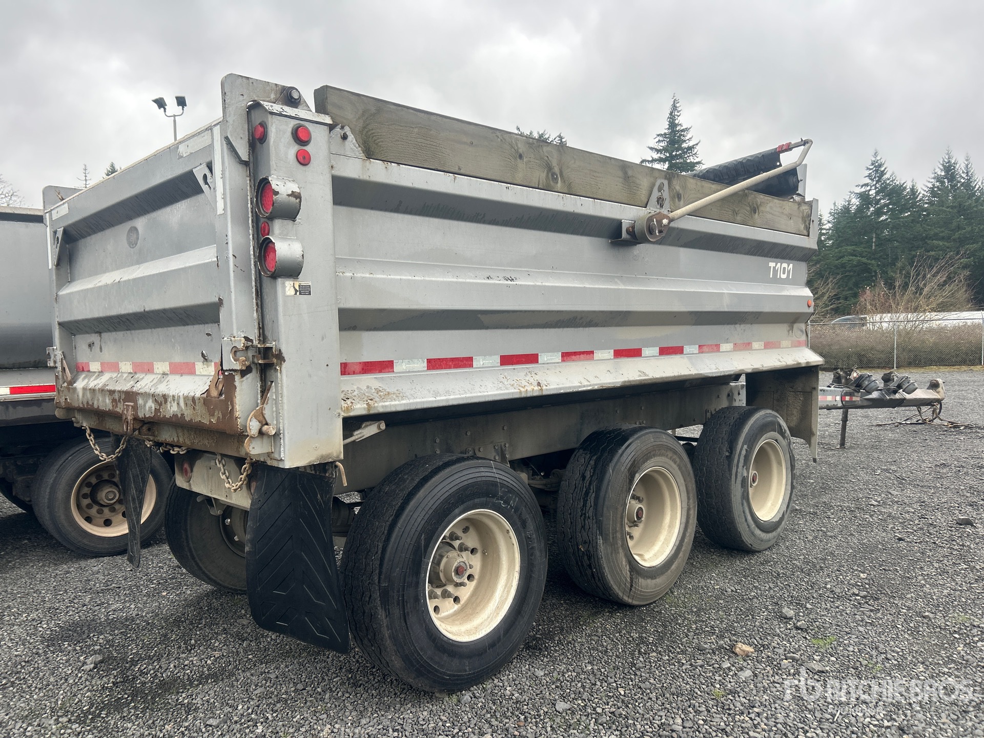 General Appearance with Foto, angolo anteriore sinistro