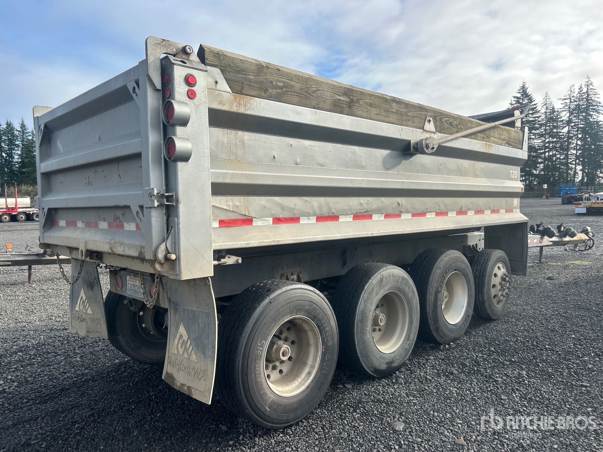 General Appearance with Image, coin arrière droit