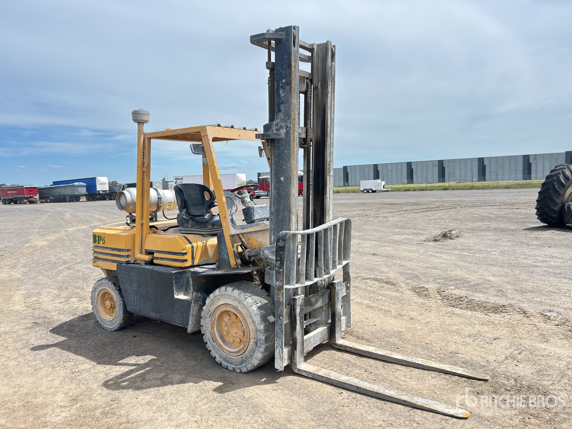 General Appearance with Picture, Right Front Corner