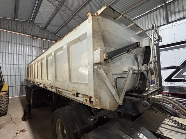 2024 Stonestar Tri/A Side Dump Trailer