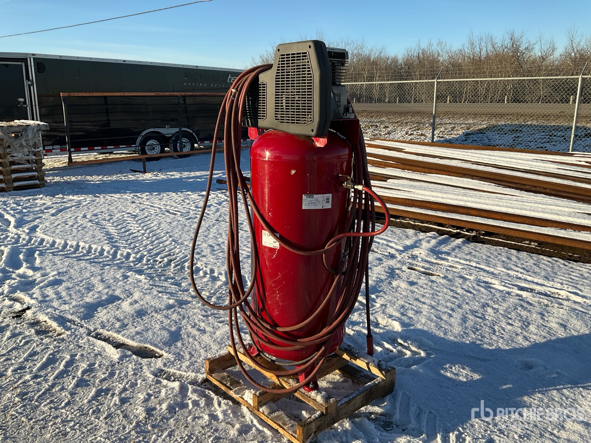 General Appearance with Foto, angolo anteriore sinistro