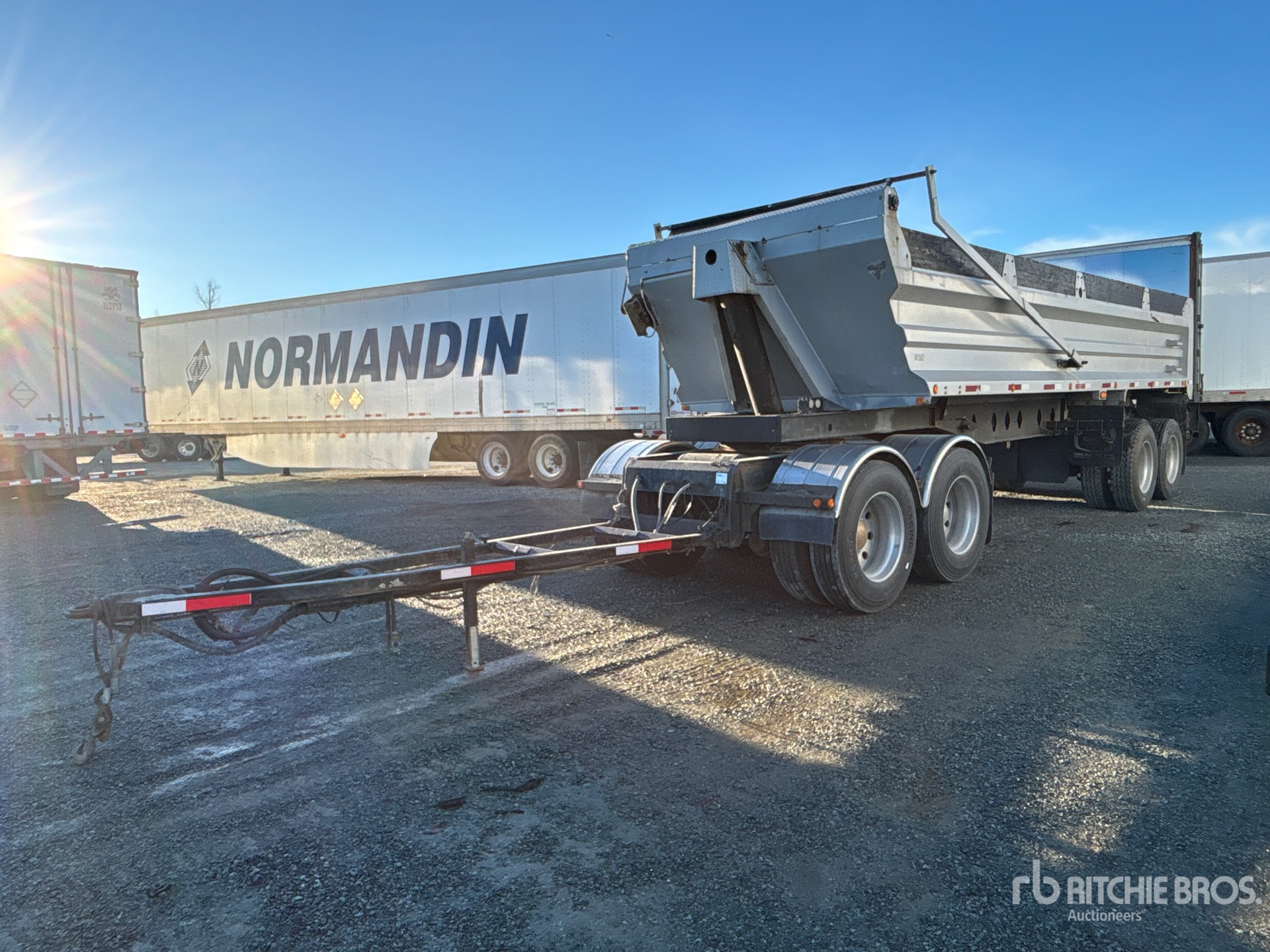 General Appearance with Bild, Ecke vorne links