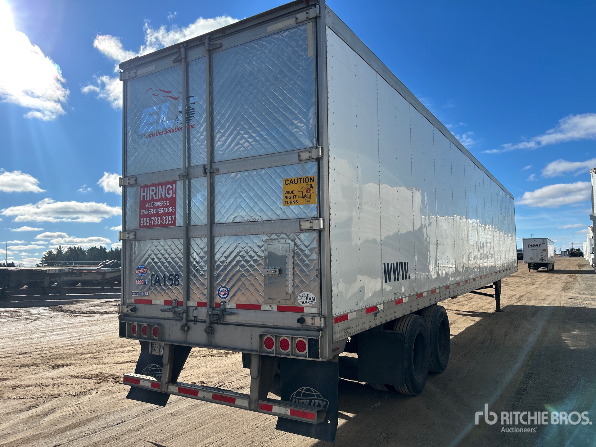 Aspect général with Image, coin arrière droit