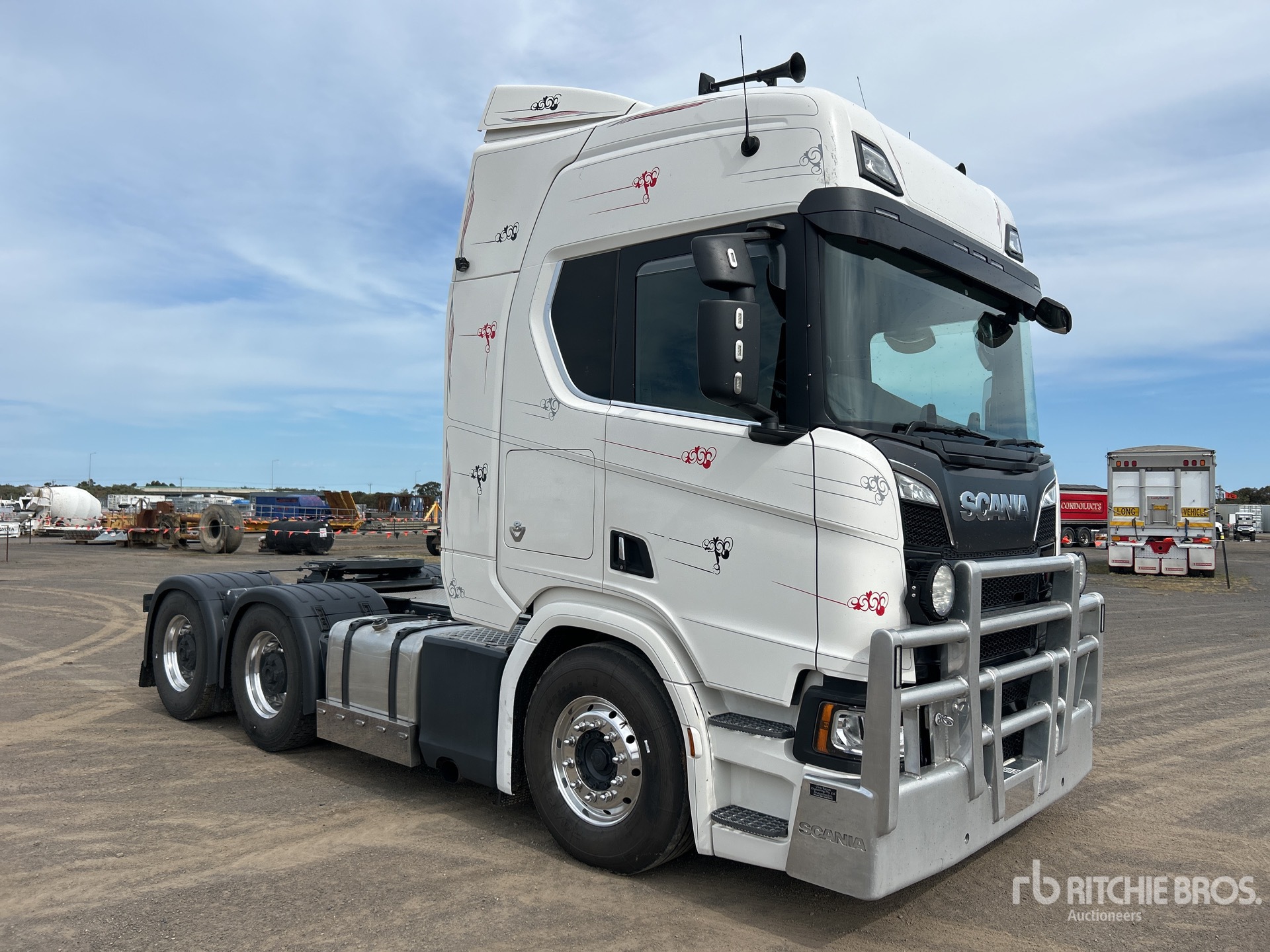 General Appearance with Picture, Left Front Corner