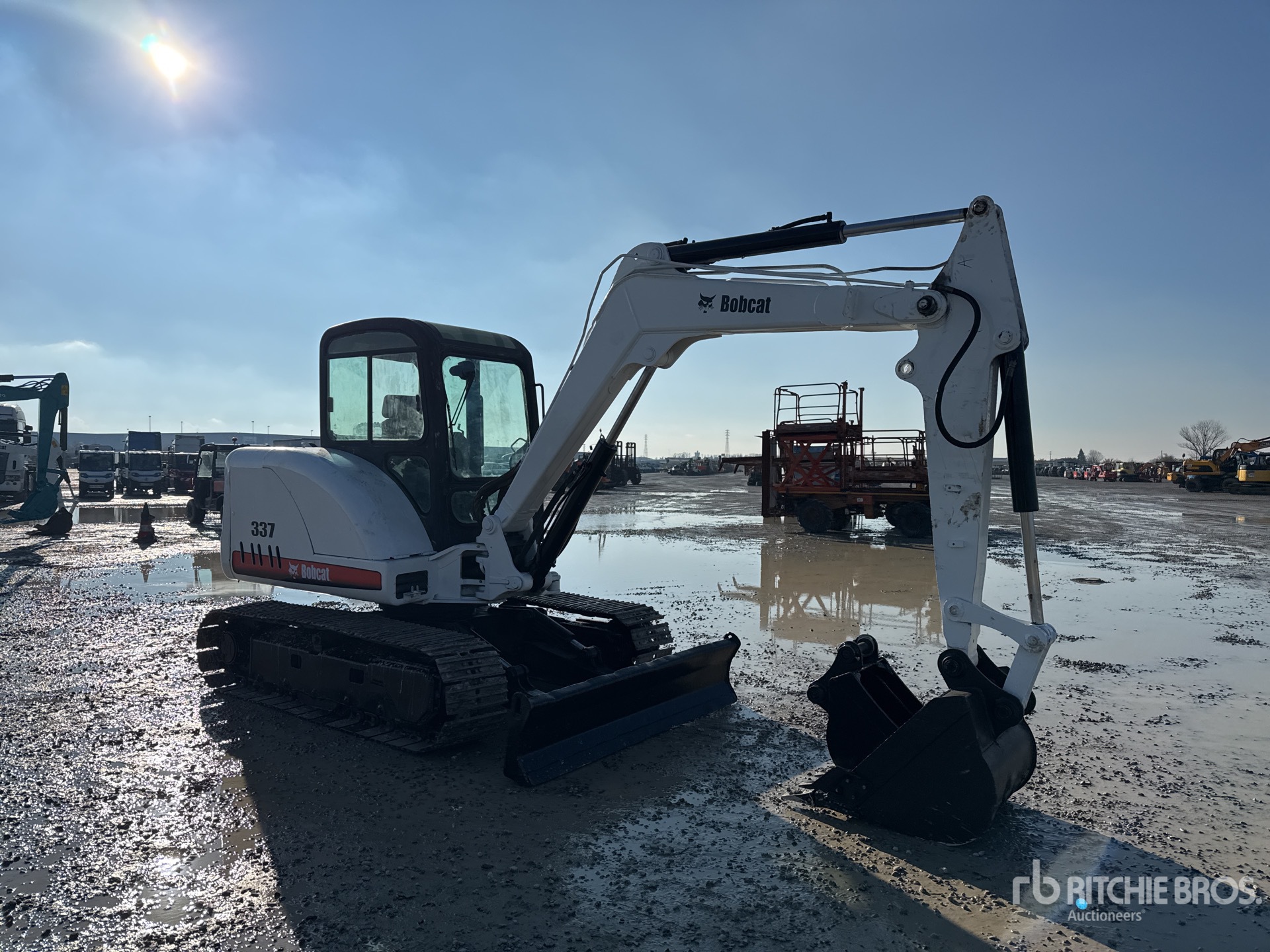 General Appearance with Picture, Right Front Corner