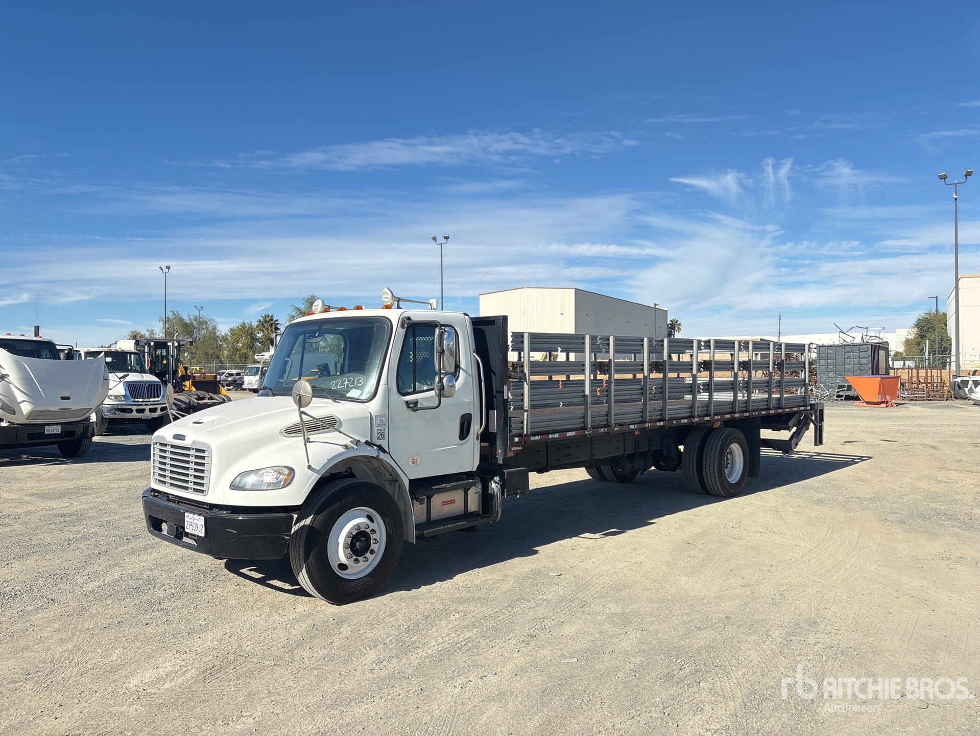 General Appearance with Bild, Ecke vorne links