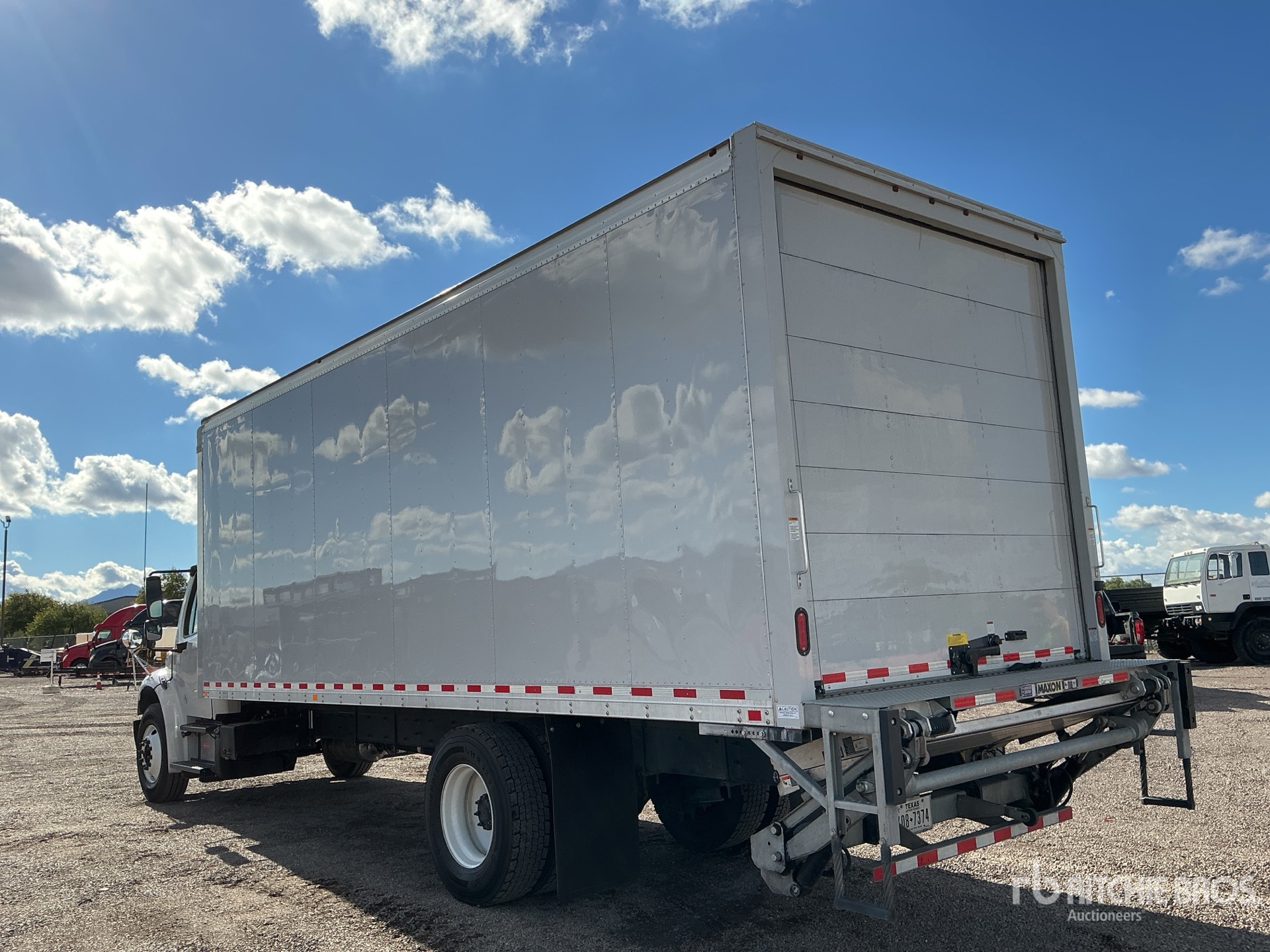 General Appearance with Bild, Ecke hinten links