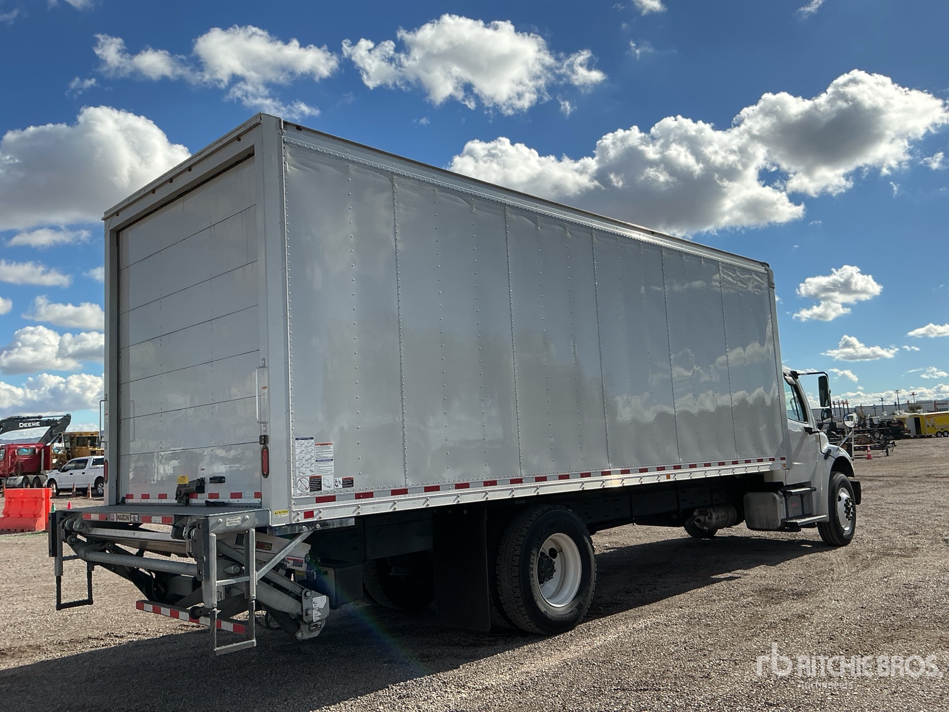 General Appearance with Bild, Ecke hinten rechts