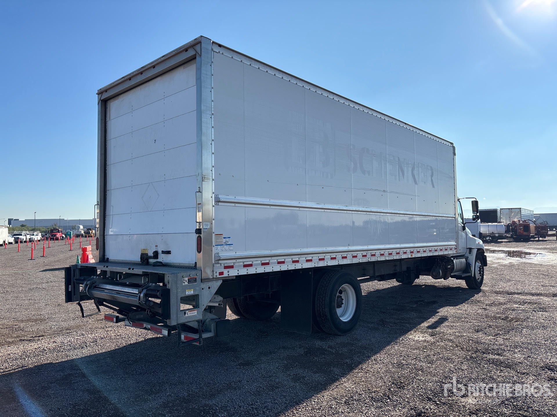 General Appearance with Bild, Ecke hinten rechts