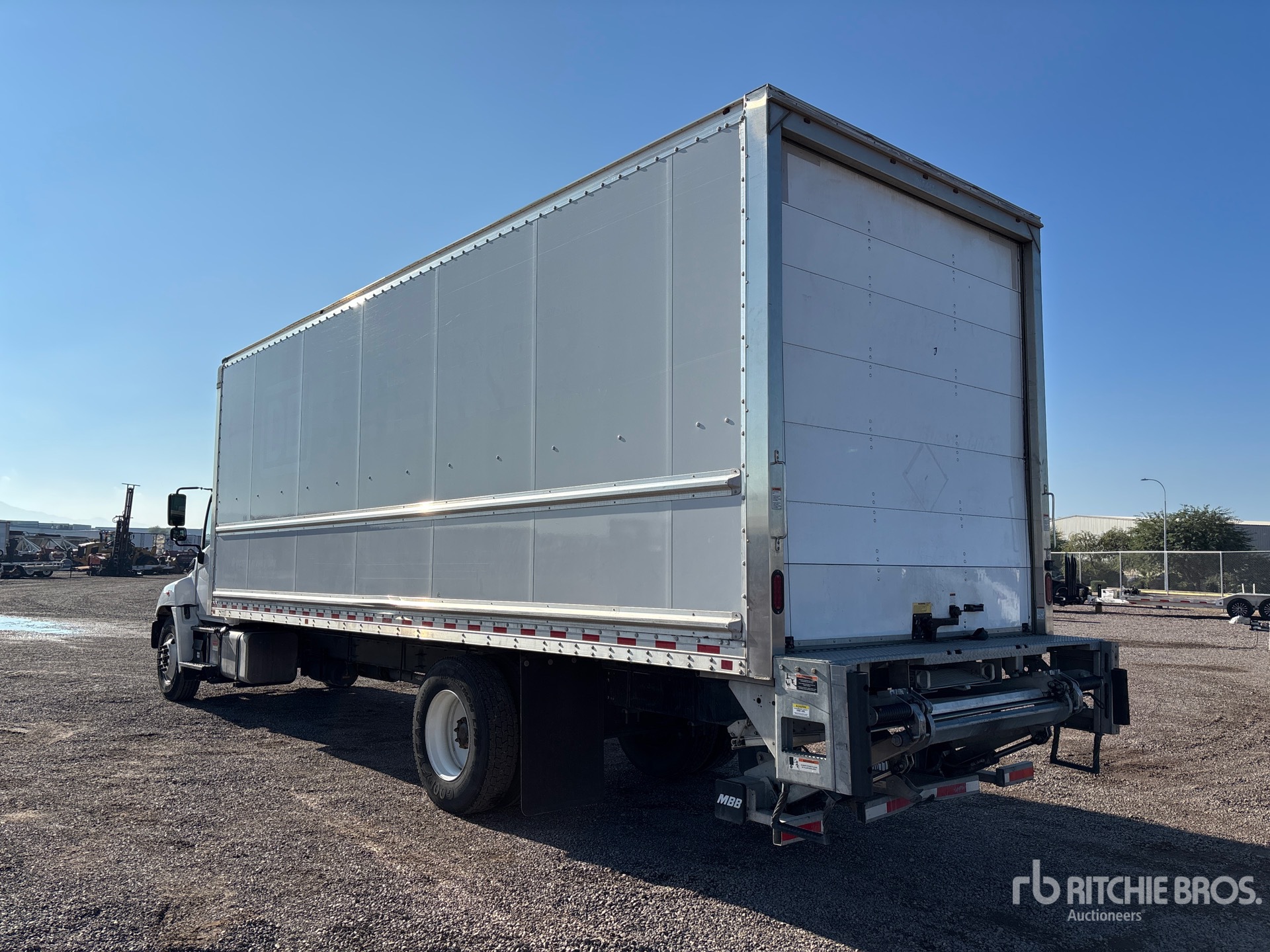 General Appearance with Bild, Ecke hinten links