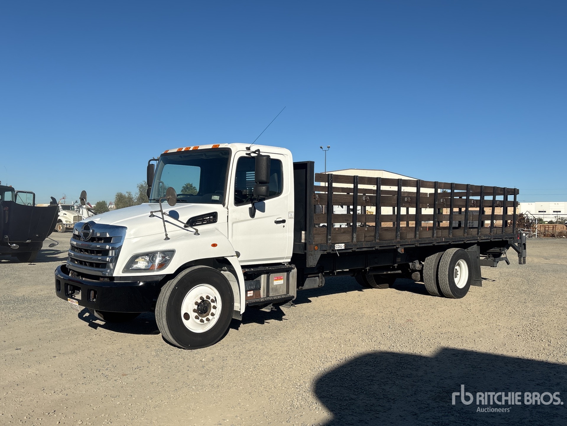 General Appearance with Bild, Ecke vorne links