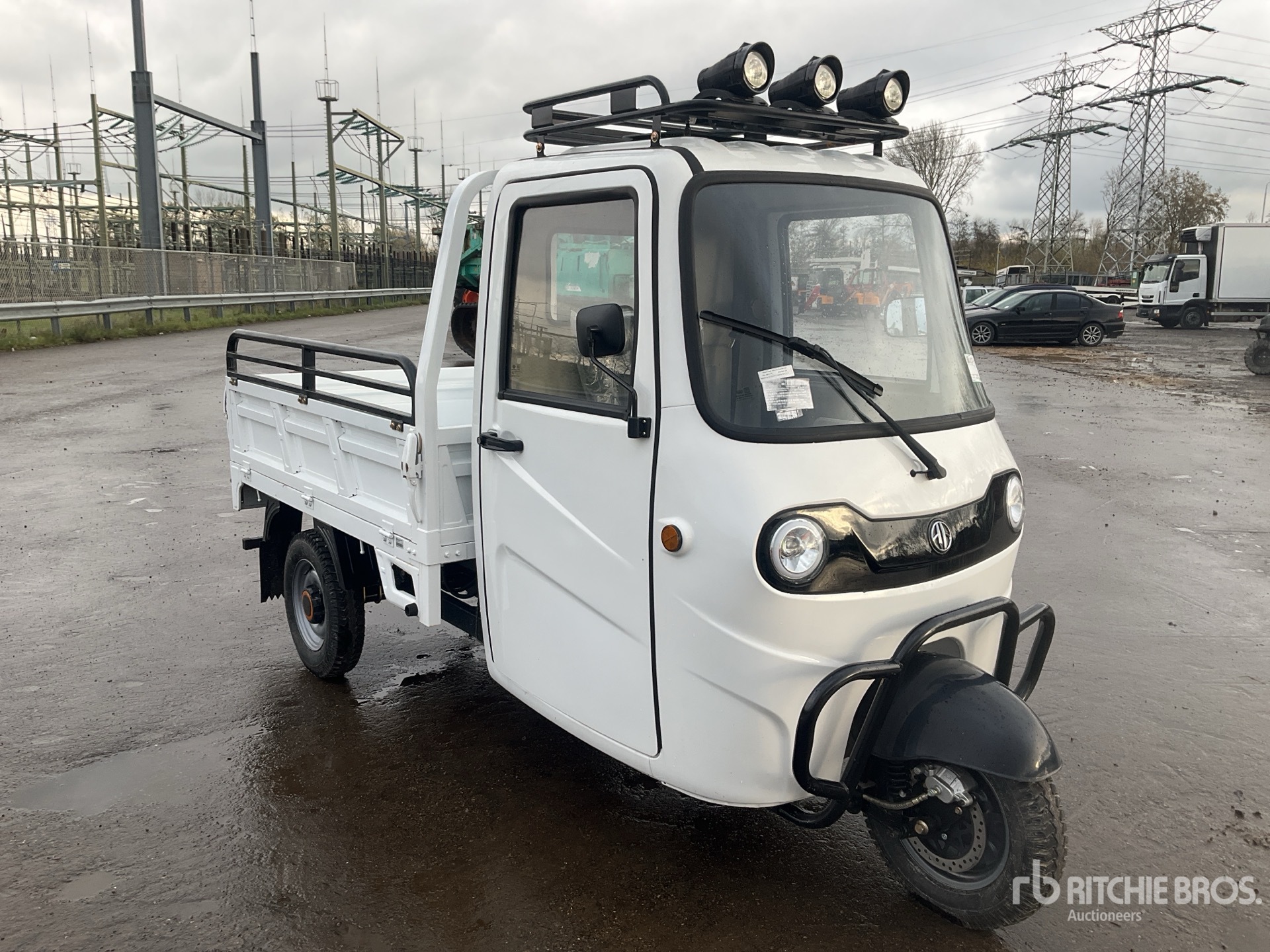 General Appearance with Picture, Right Front Corner